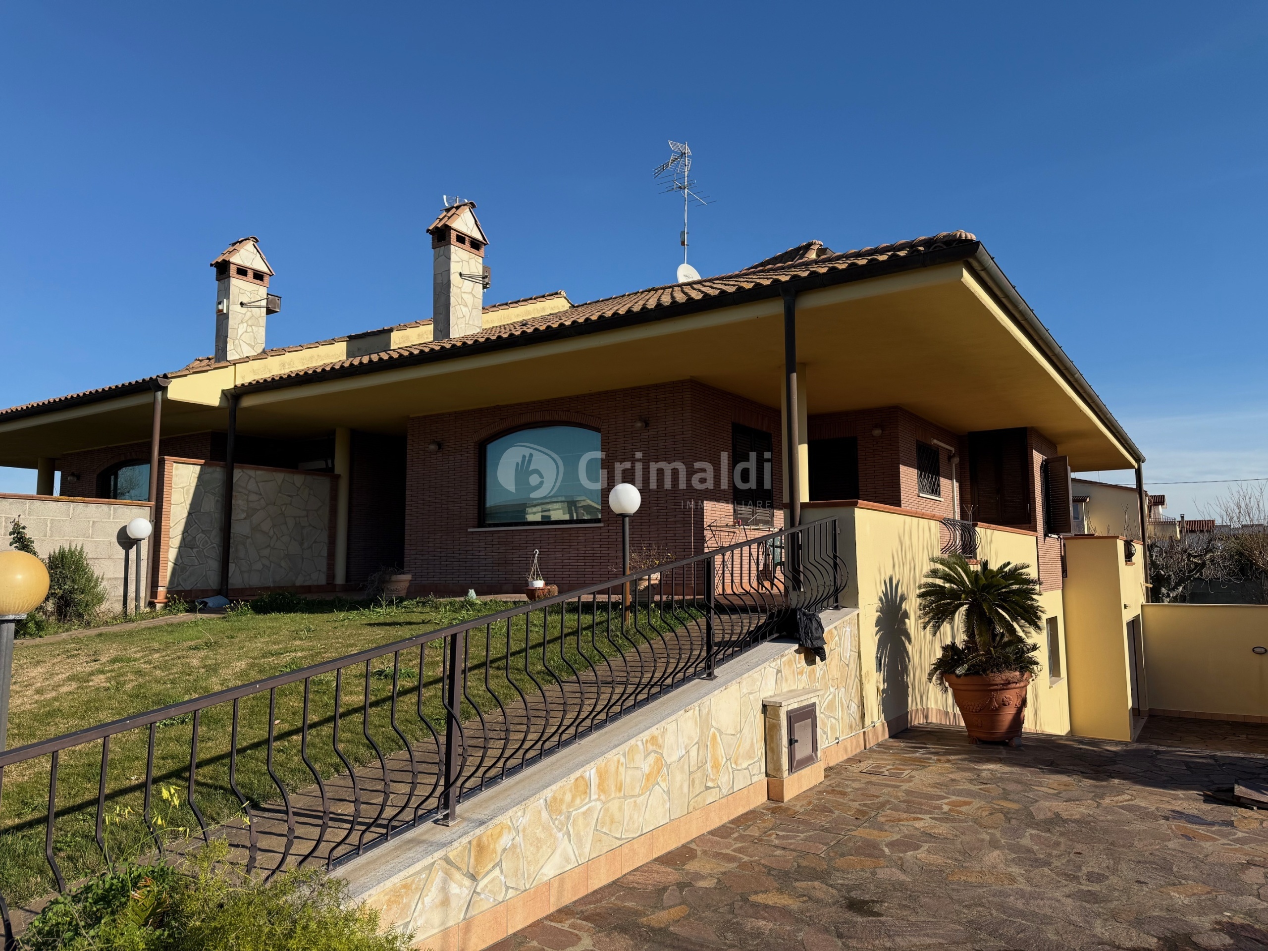 Casa indipendente con box doppio in via tagliamento 18, Nettuno