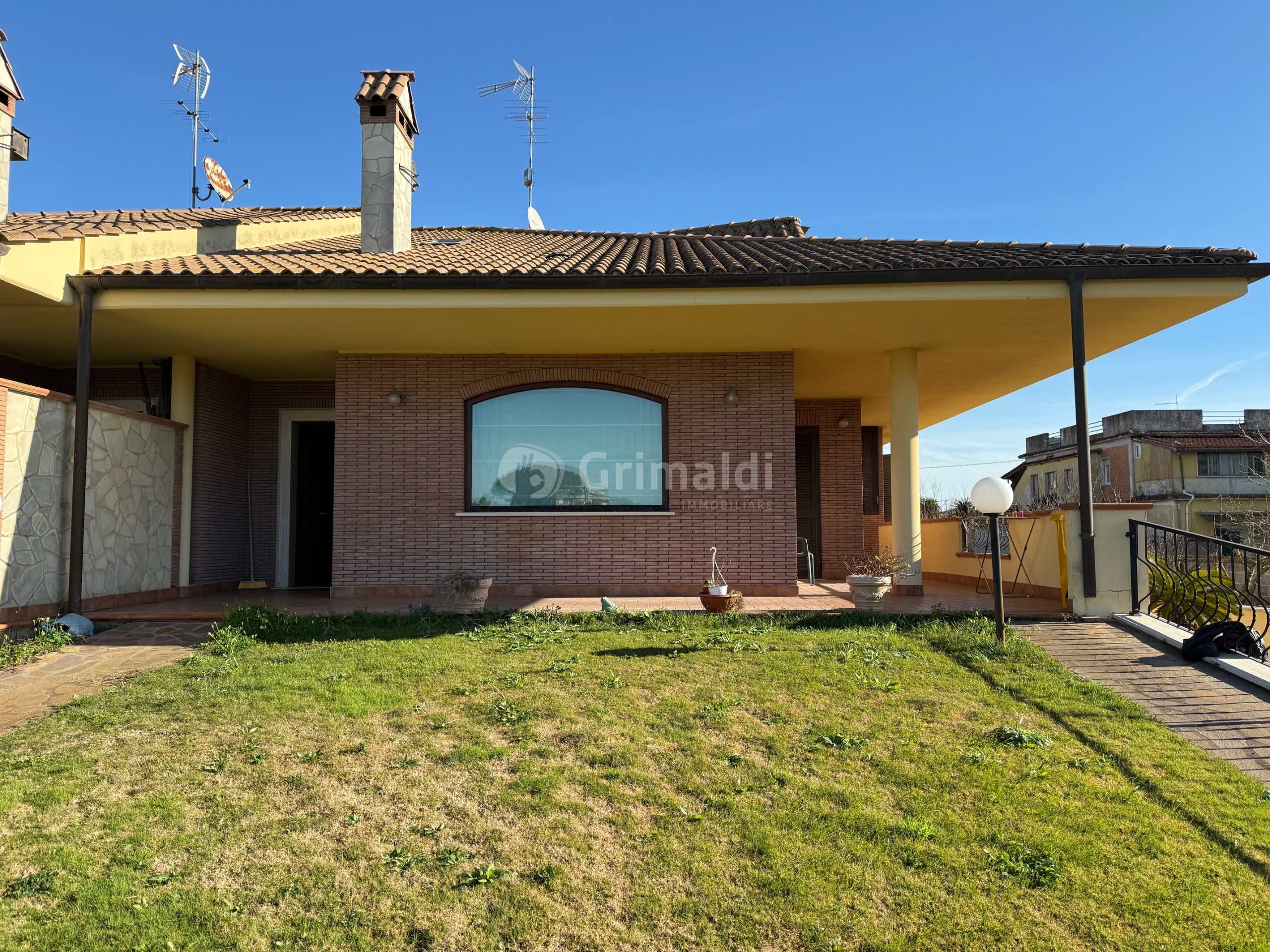 Casa indipendente con box doppio in via tagliamento 18, Nettuno