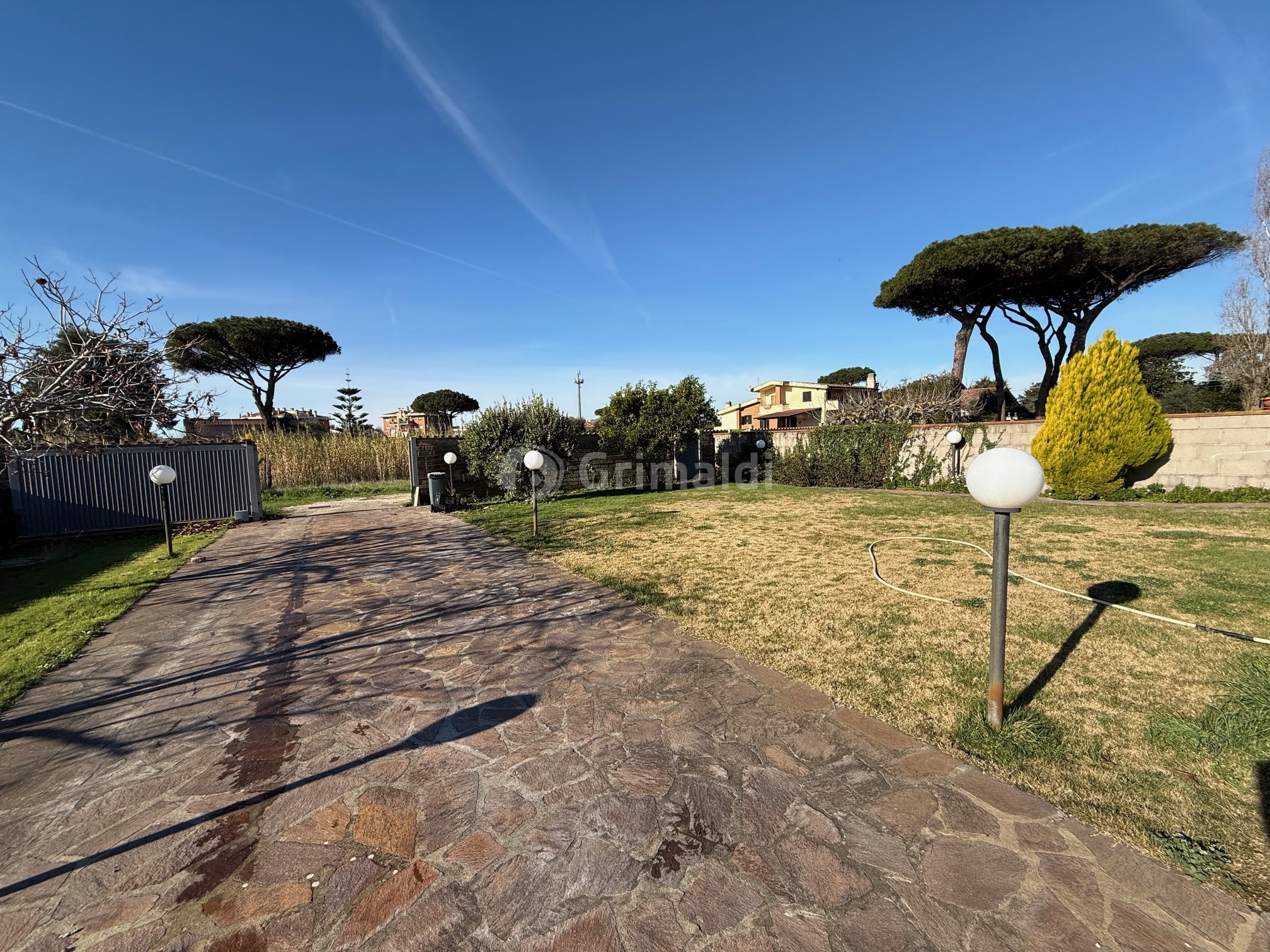 Casa indipendente con box doppio in via tagliamento 18, Nettuno