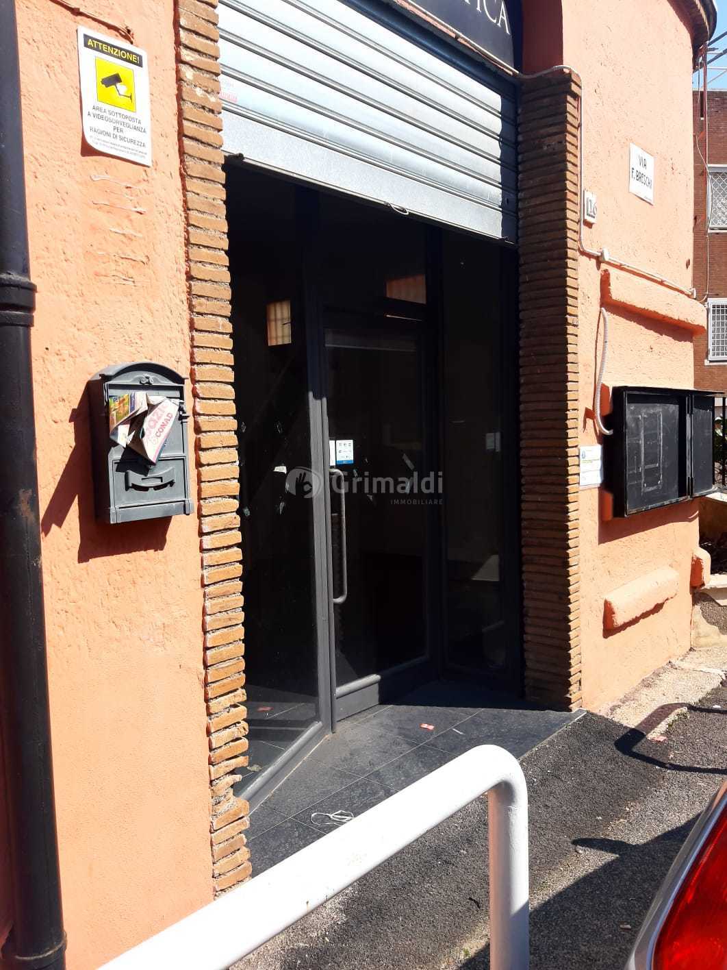 Locale commerciale in affitto in via francesco breschi 2, Anzio