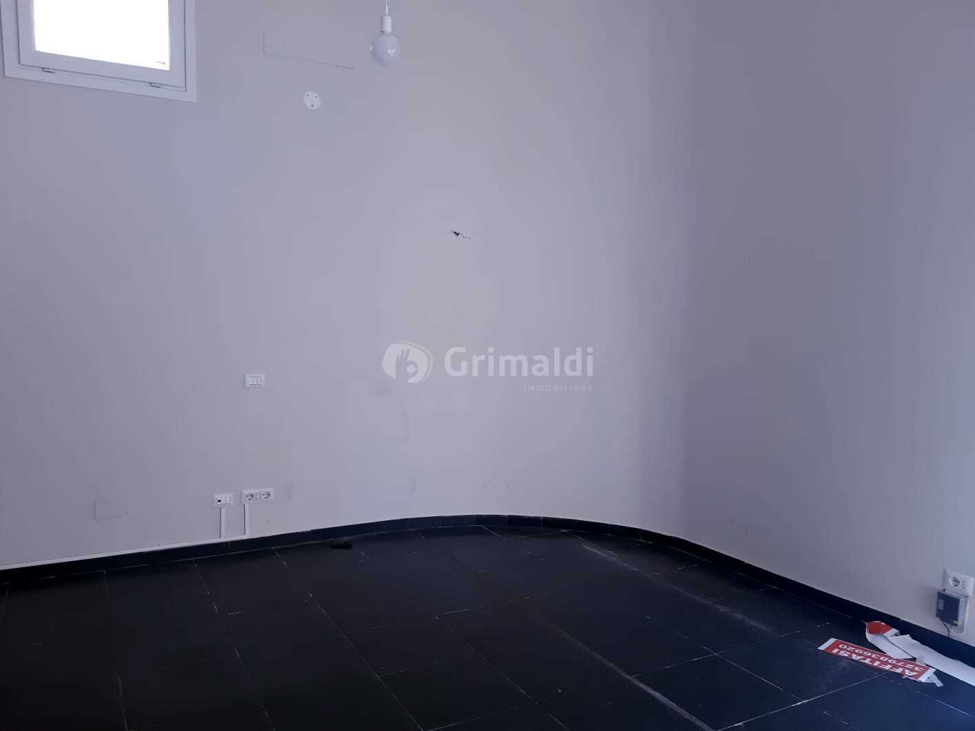 Locale commerciale in affitto in via francesco breschi 2, Anzio