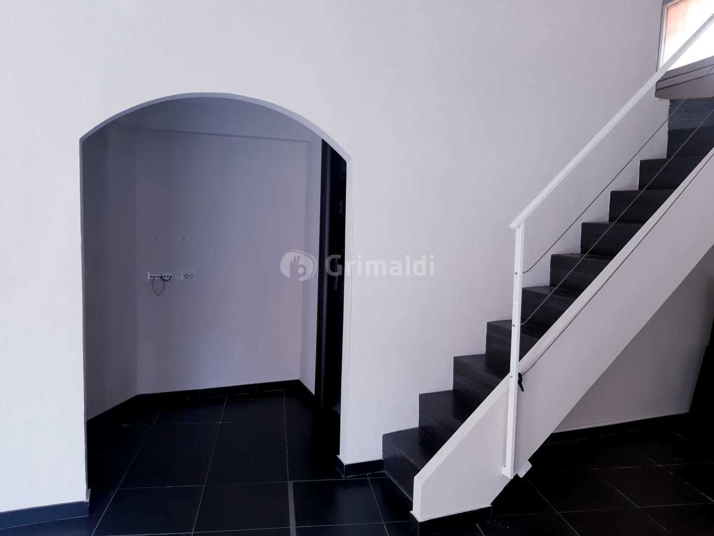 Locale commerciale in affitto in via francesco breschi 2, Anzio