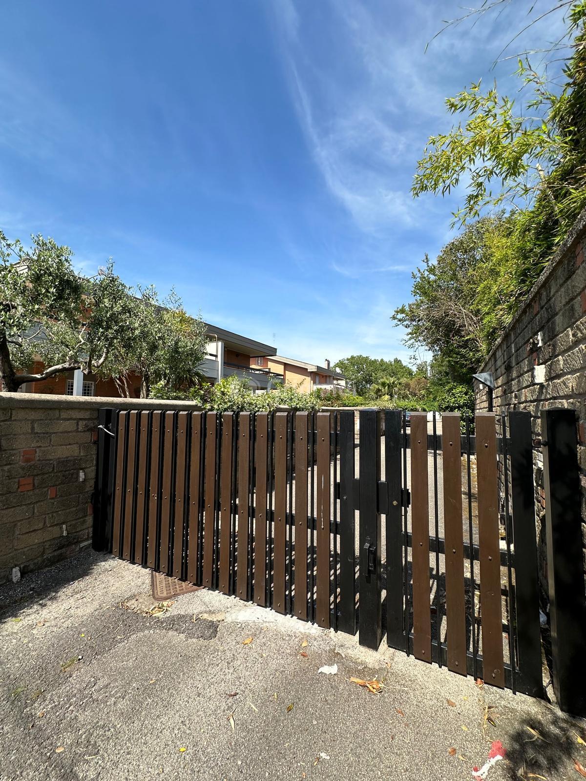 Casa indipendente con giardino in viale delle ginestre 60, Anzio