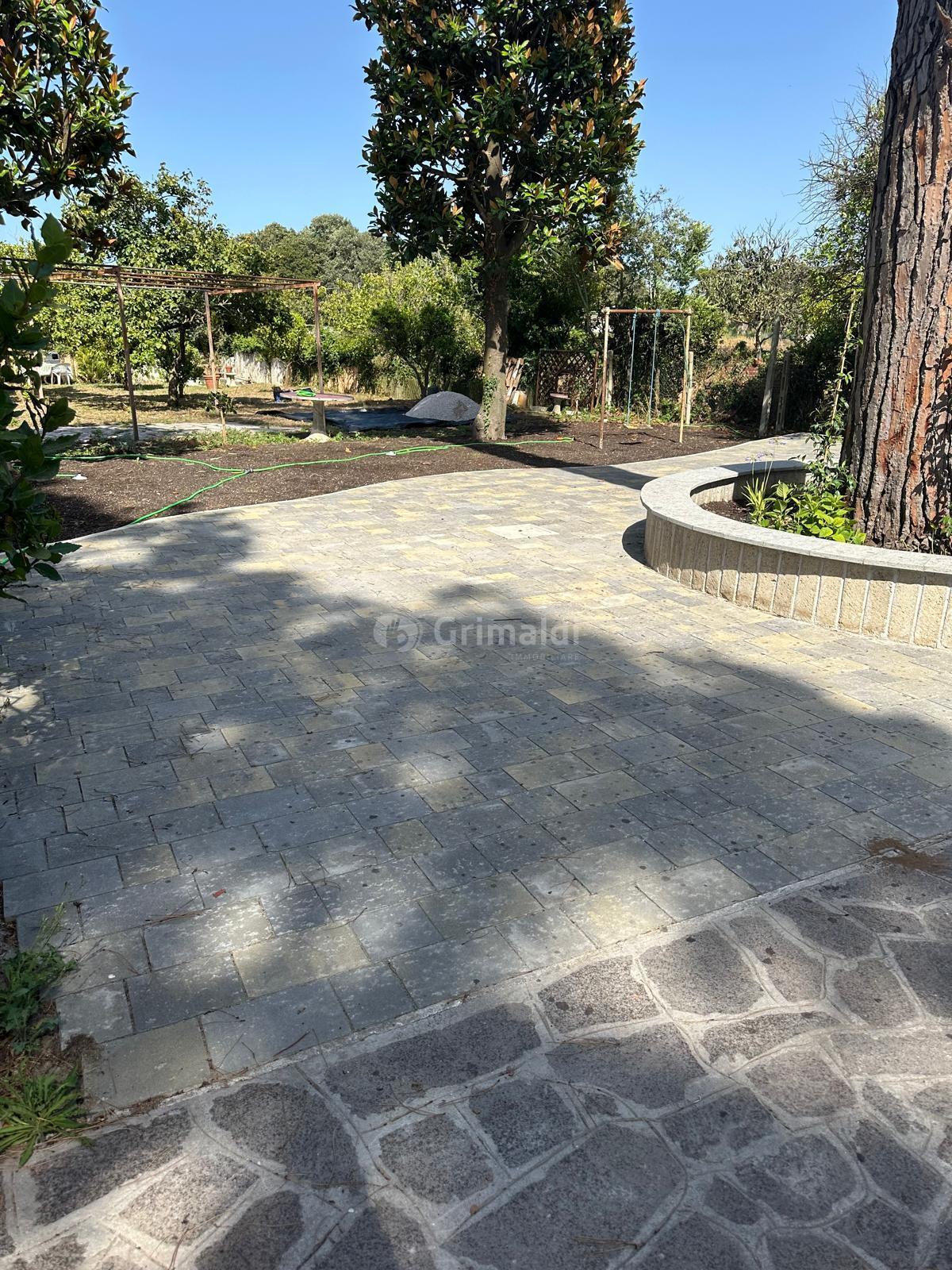 Casa indipendente con giardino in viale grazia fiorita 56, Anzio