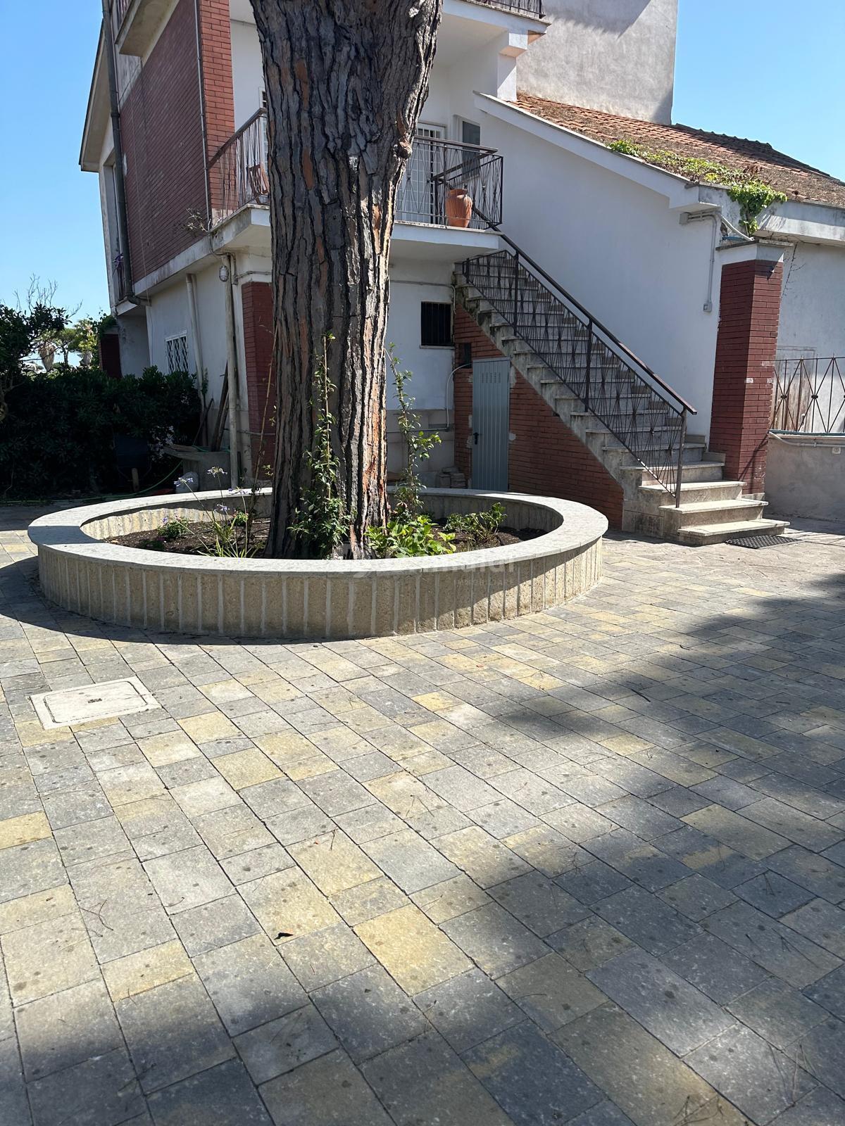 Casa indipendente con giardino in viale grazia fiorita 56, Anzio