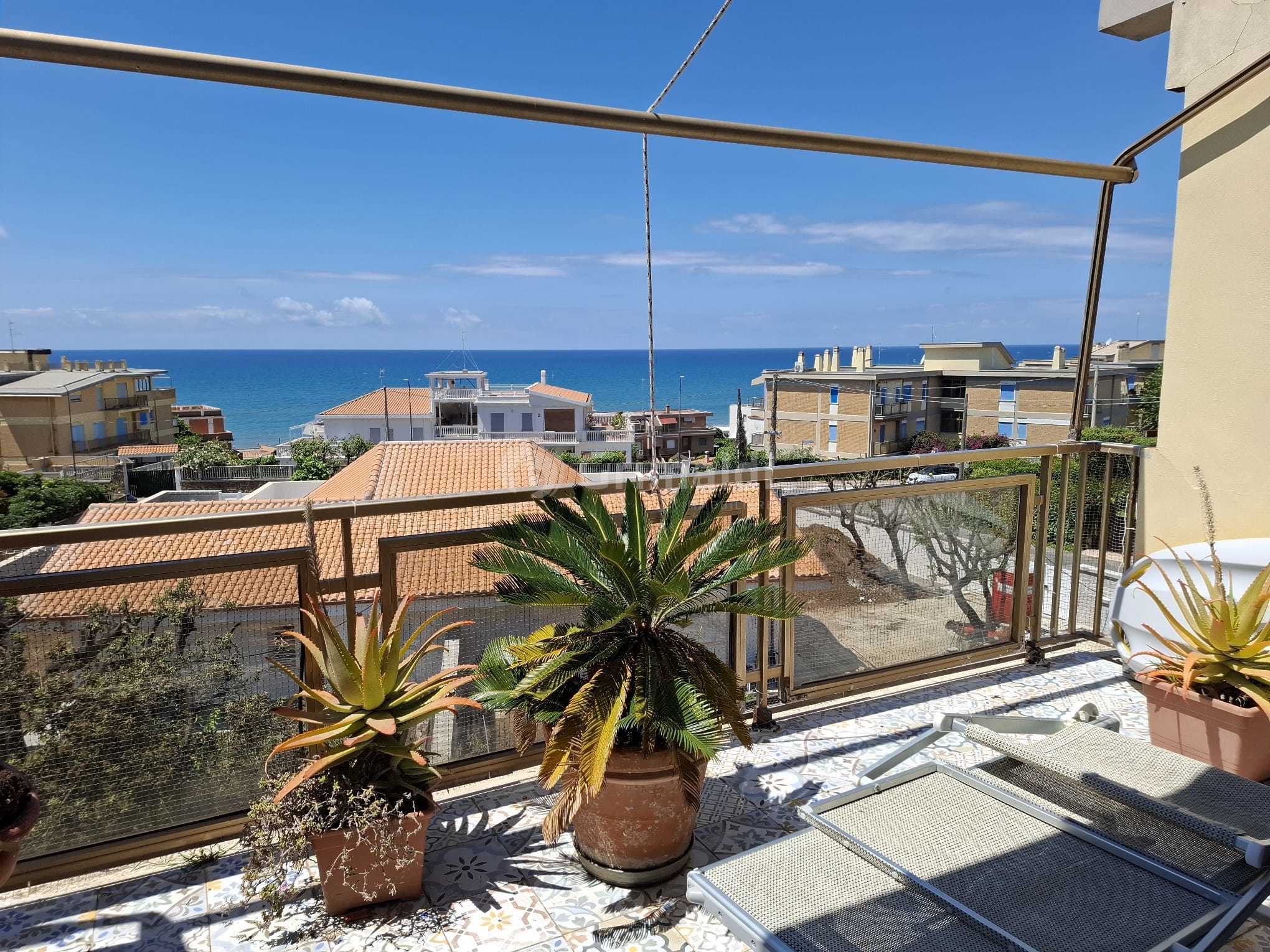 Attico con terrazzo in viale delle nereidi 31, Anzio