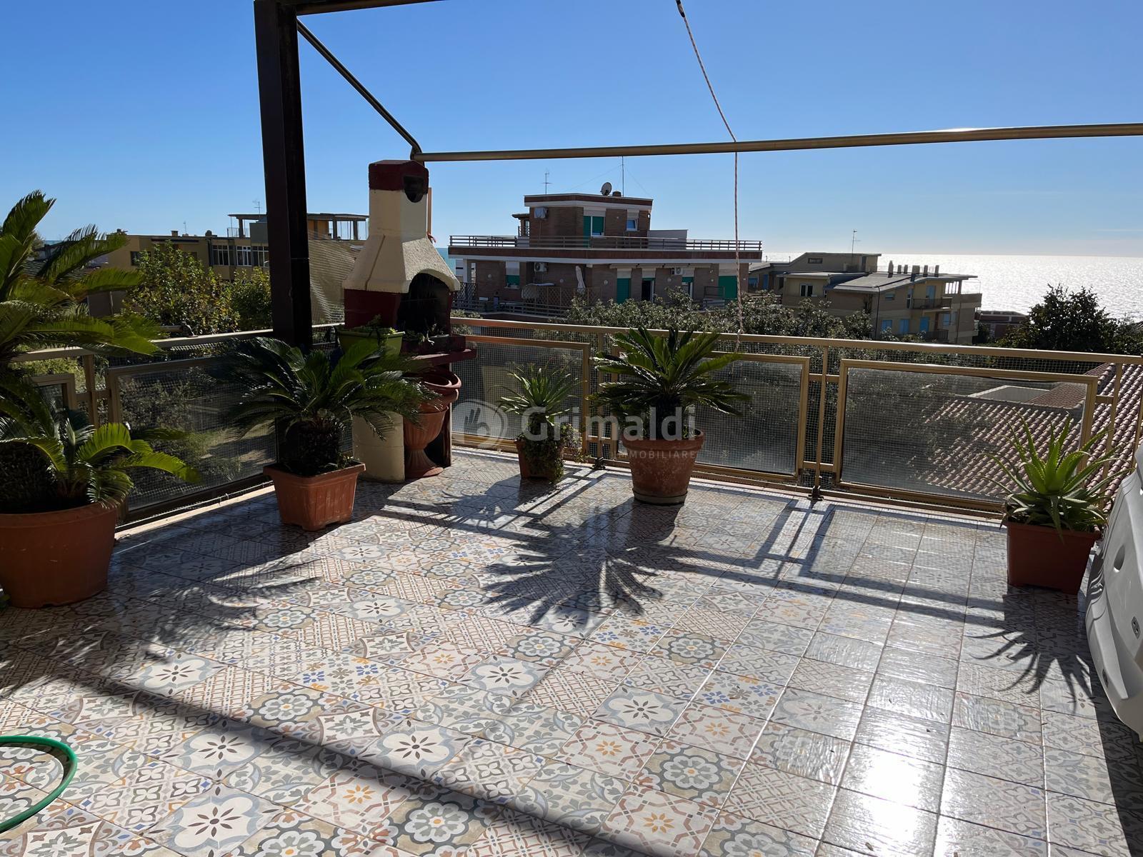 Attico con terrazzo in viale delle nereidi 31, Anzio