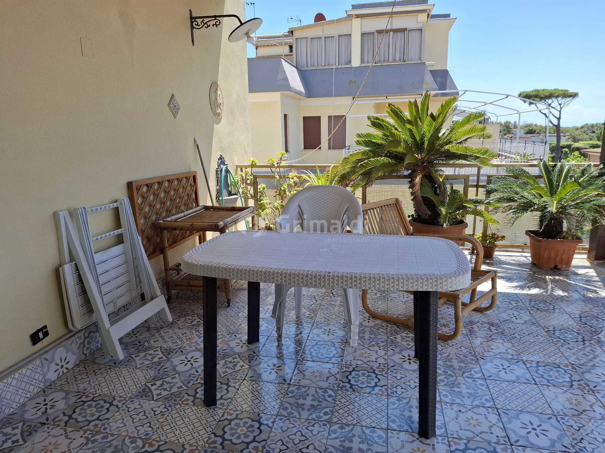 Attico con terrazzo in viale delle nereidi 31, Anzio