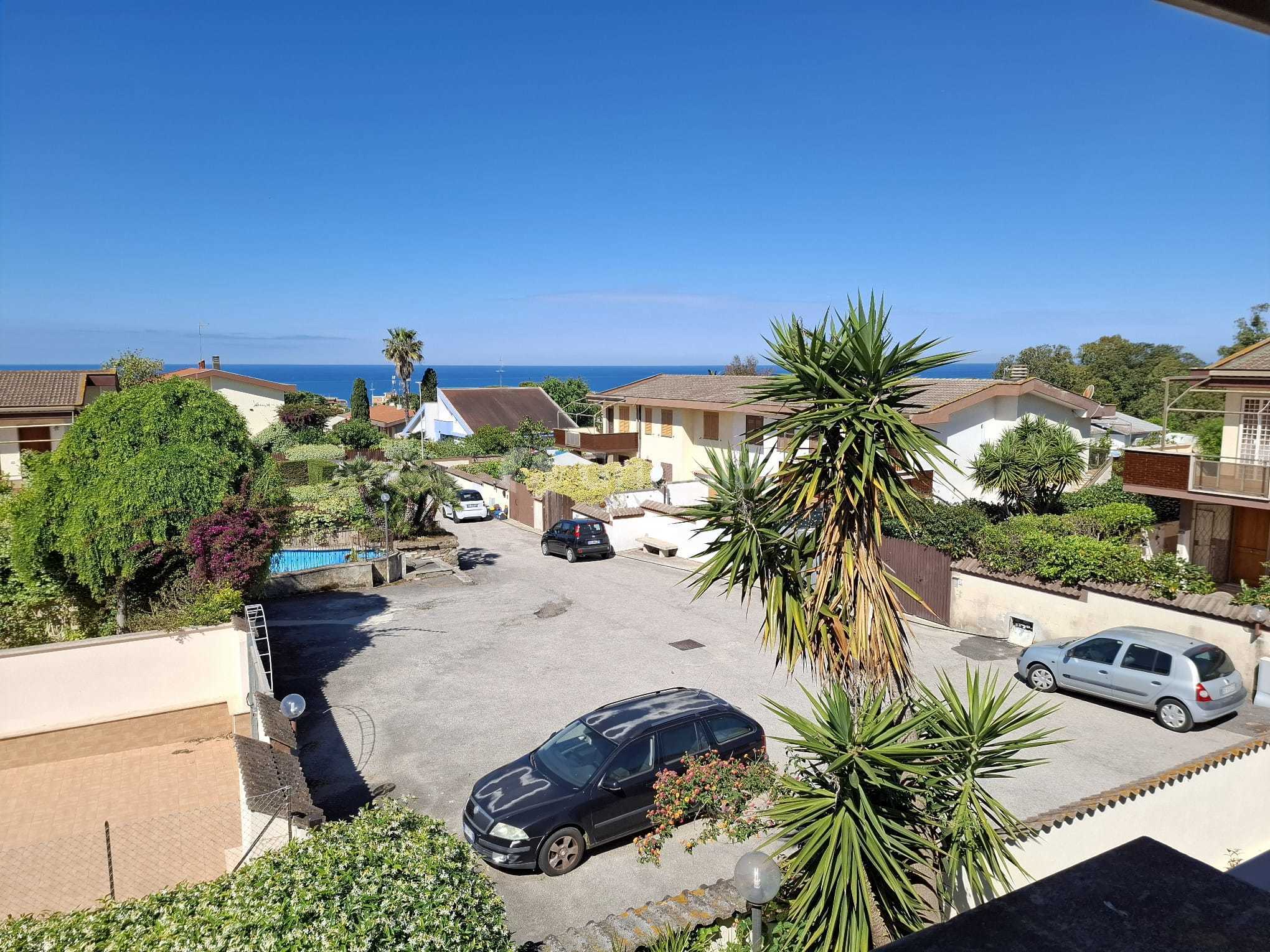 Casa indipendente con giardino in via tirelli 36, Anzio