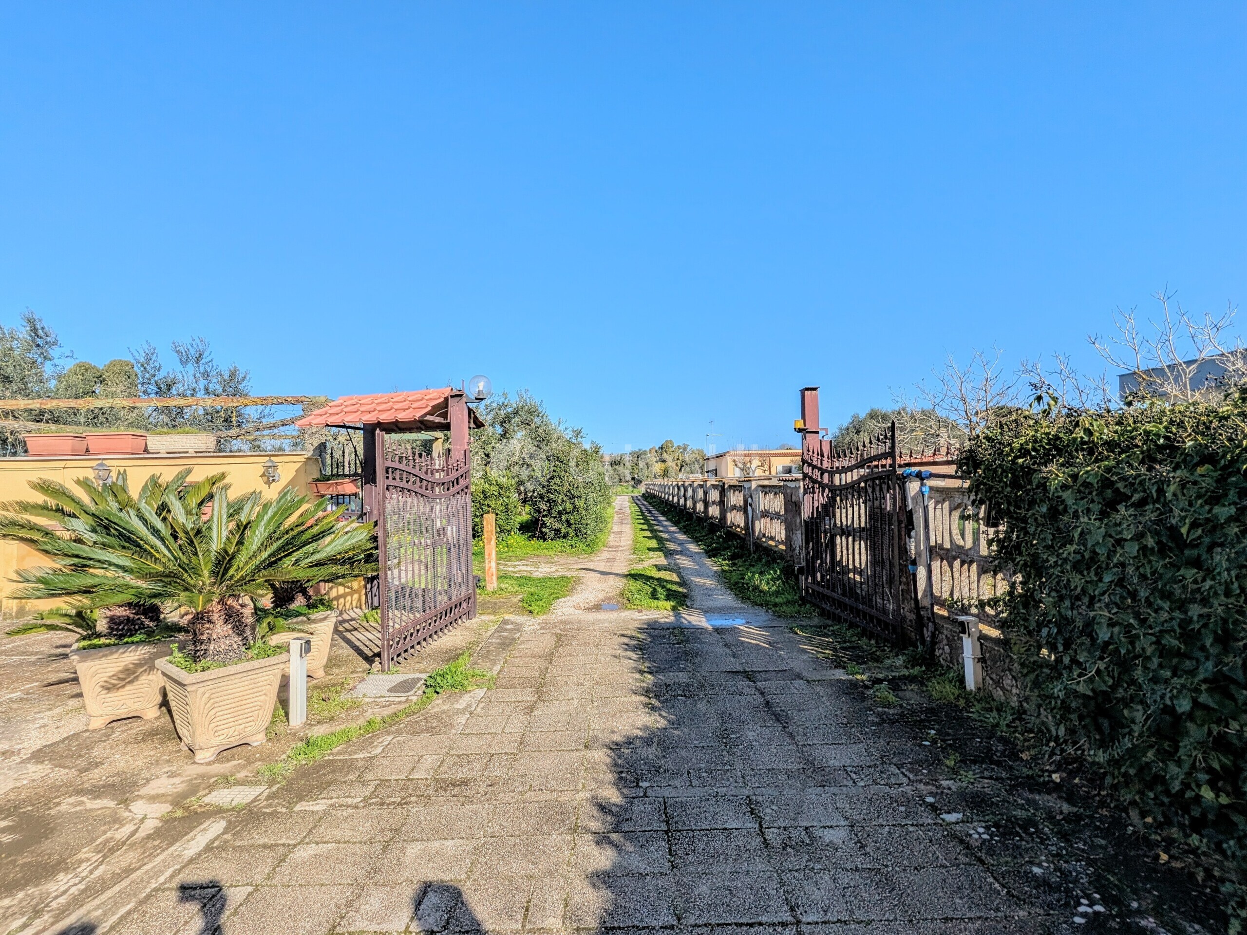 Villa con giardino in via granieri 56, Nettuno