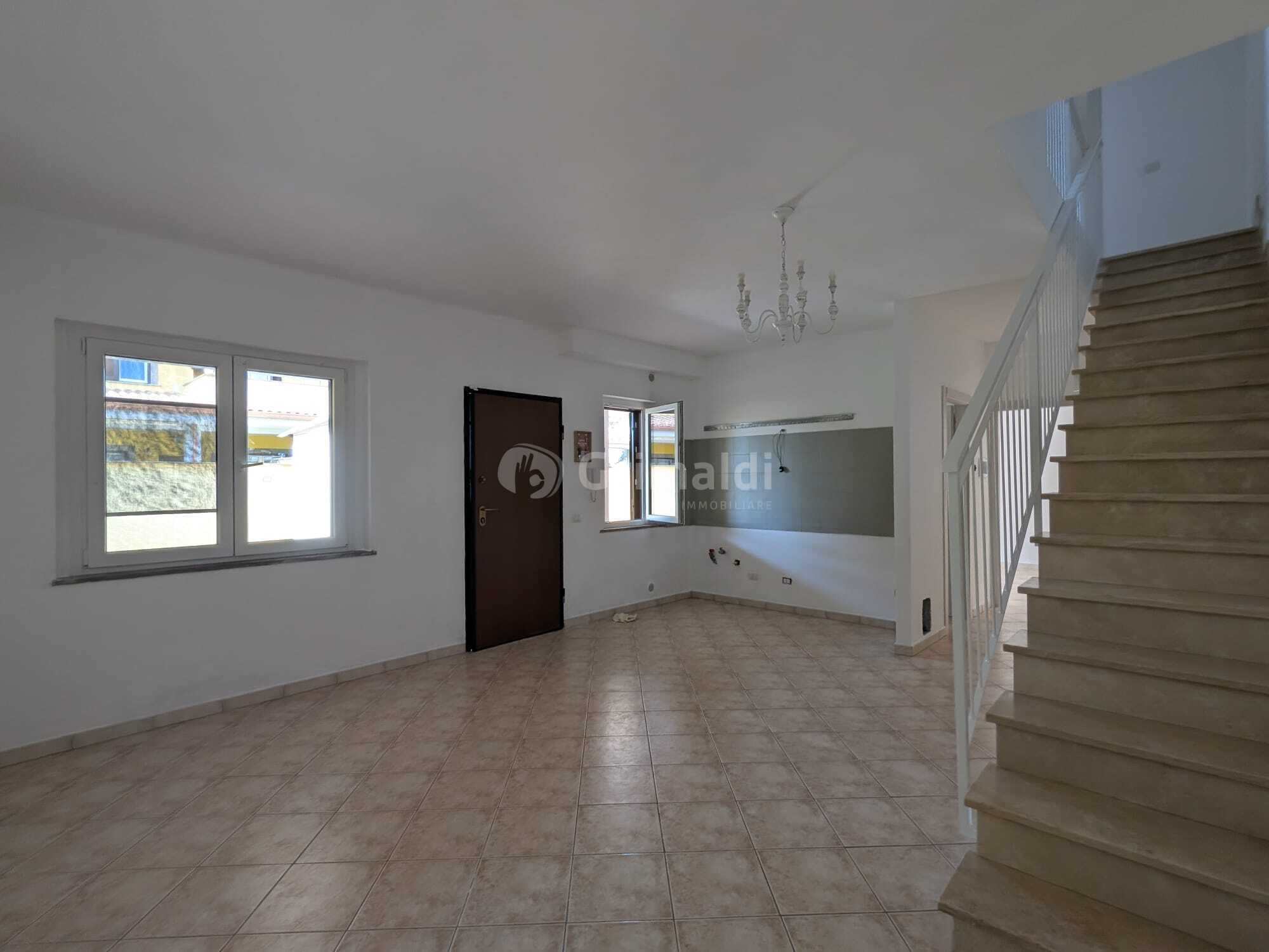 Casa indipendente con giardino in viale roma 210, Anzio