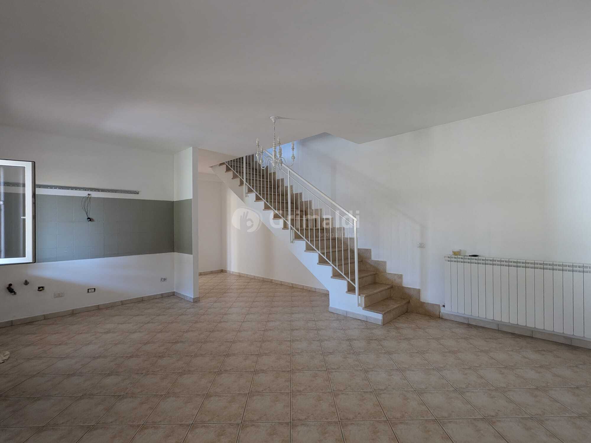 Casa indipendente con giardino in viale roma 210, Anzio