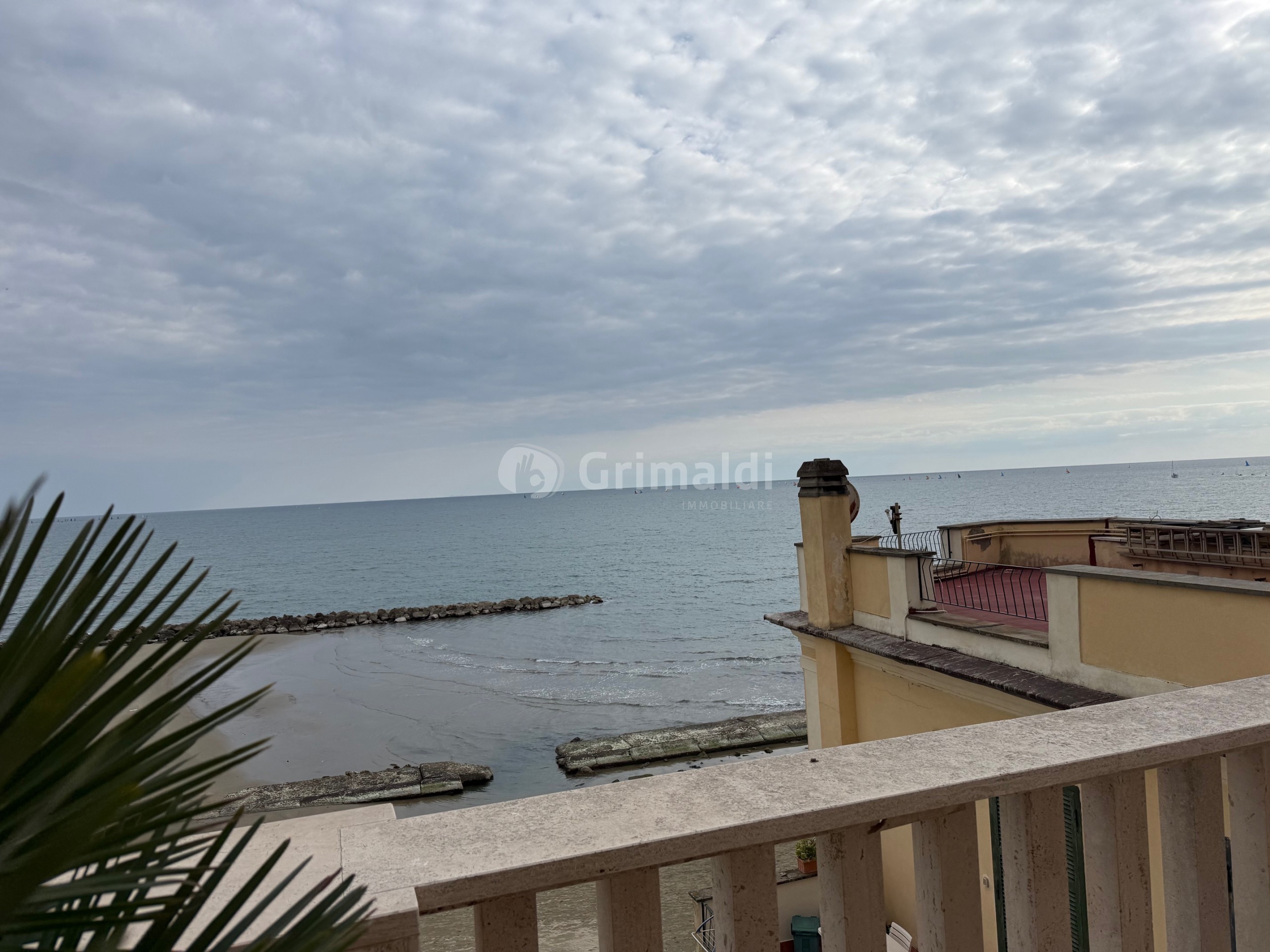 Trilocale con terrazzo in via antonio gramsci 84, Nettuno