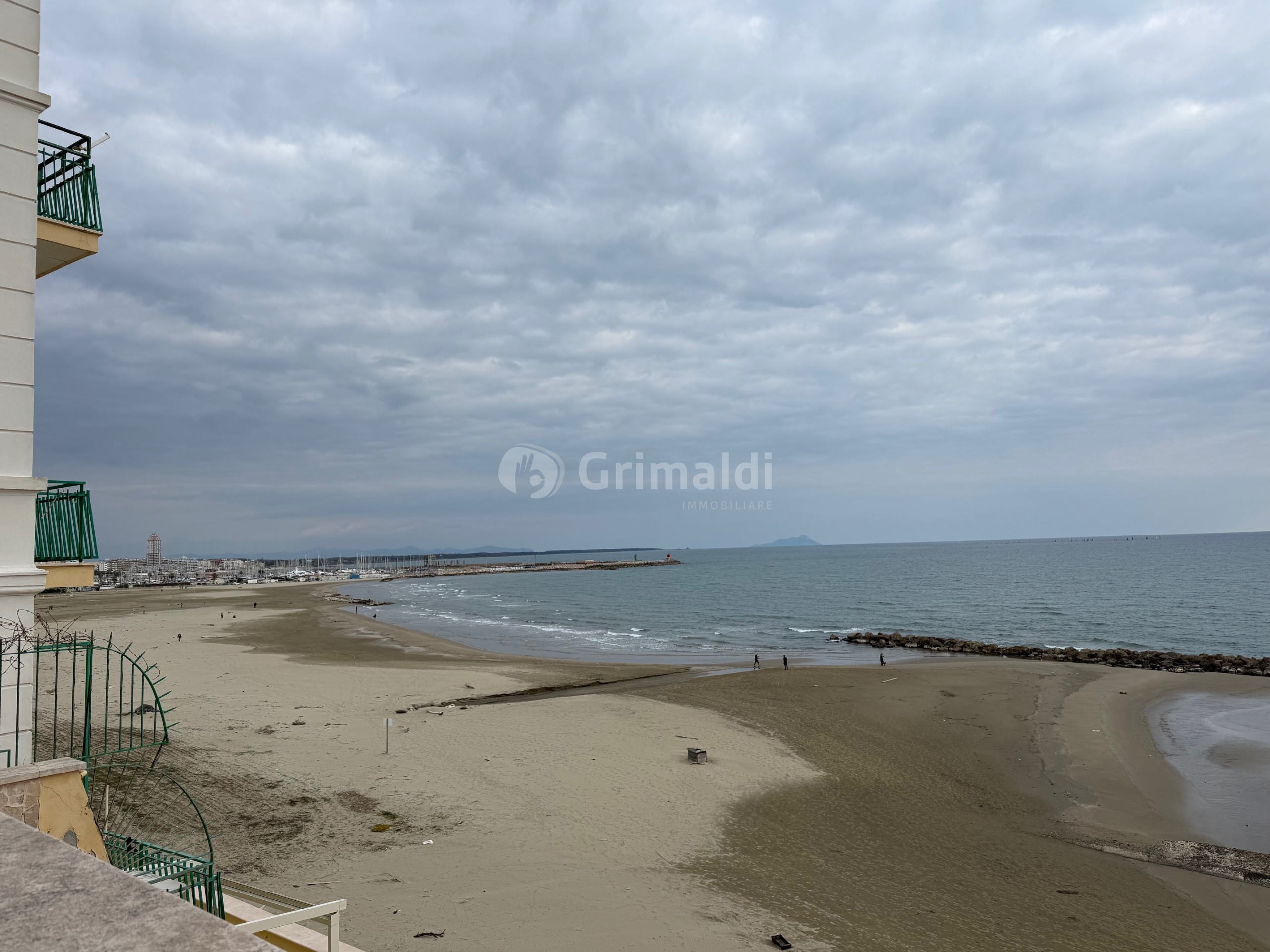 Trilocale con terrazzo in via antonio gramsci 84, Nettuno