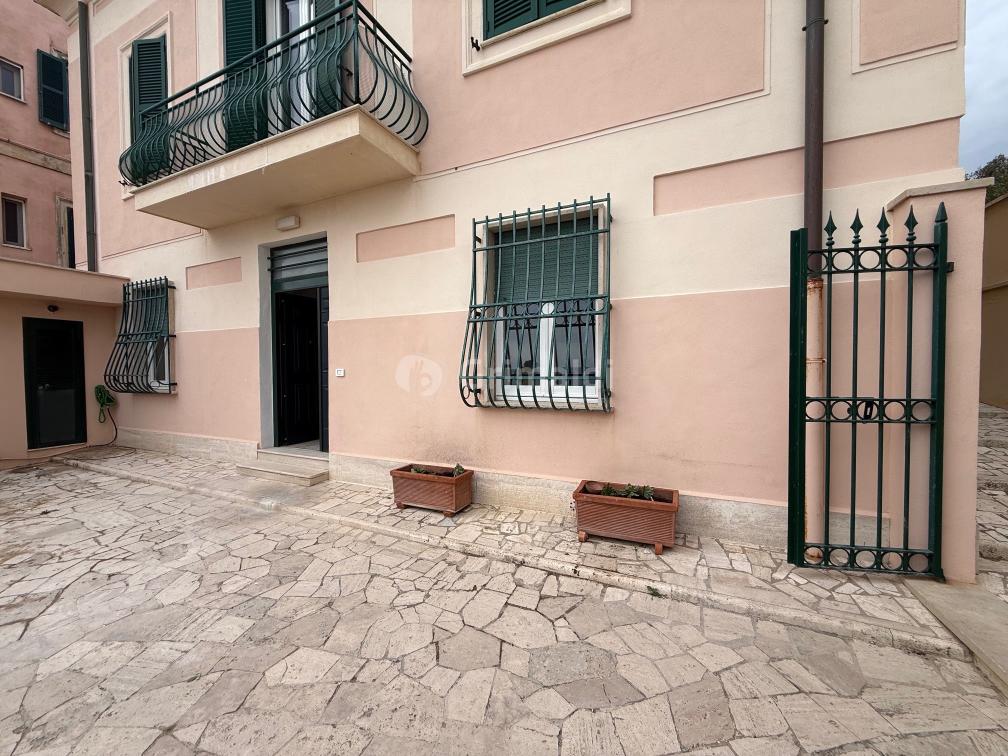 Trilocale con terrazzo in via antonio gramsci 84, Nettuno