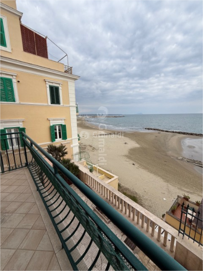 Trilocale con terrazzi in via antonio gramsci 84, Nettuno