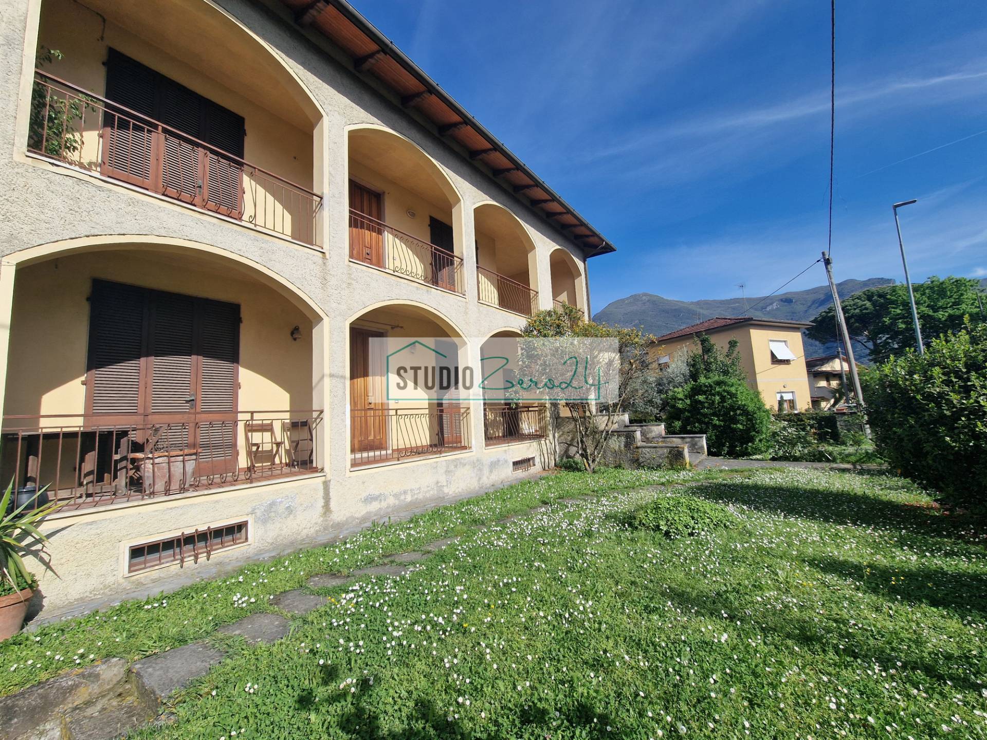 Villa in vendita a Camaiore, Fondi