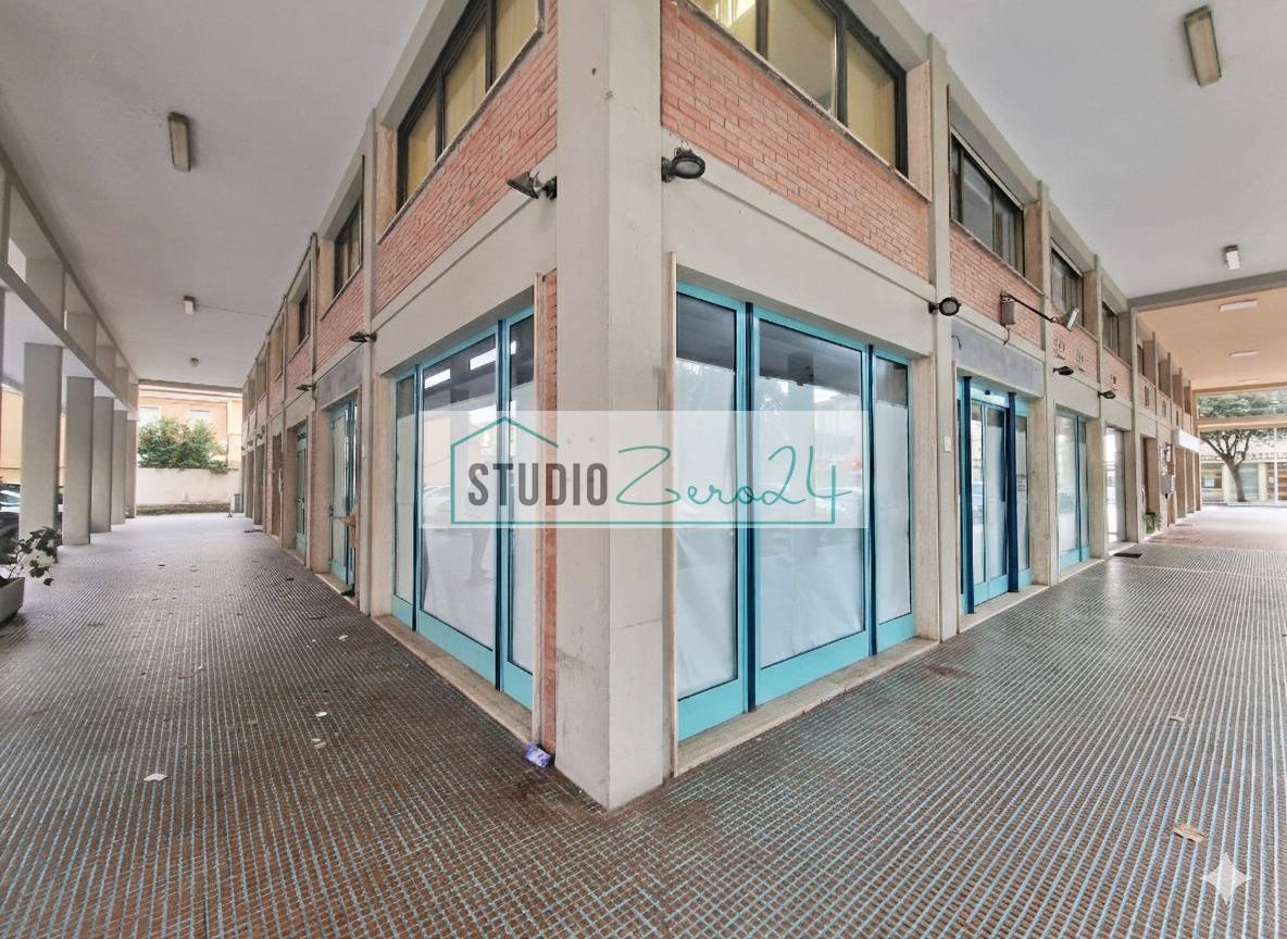 Locale commerciale in vendita a Camaiore, Lido di Camaiore