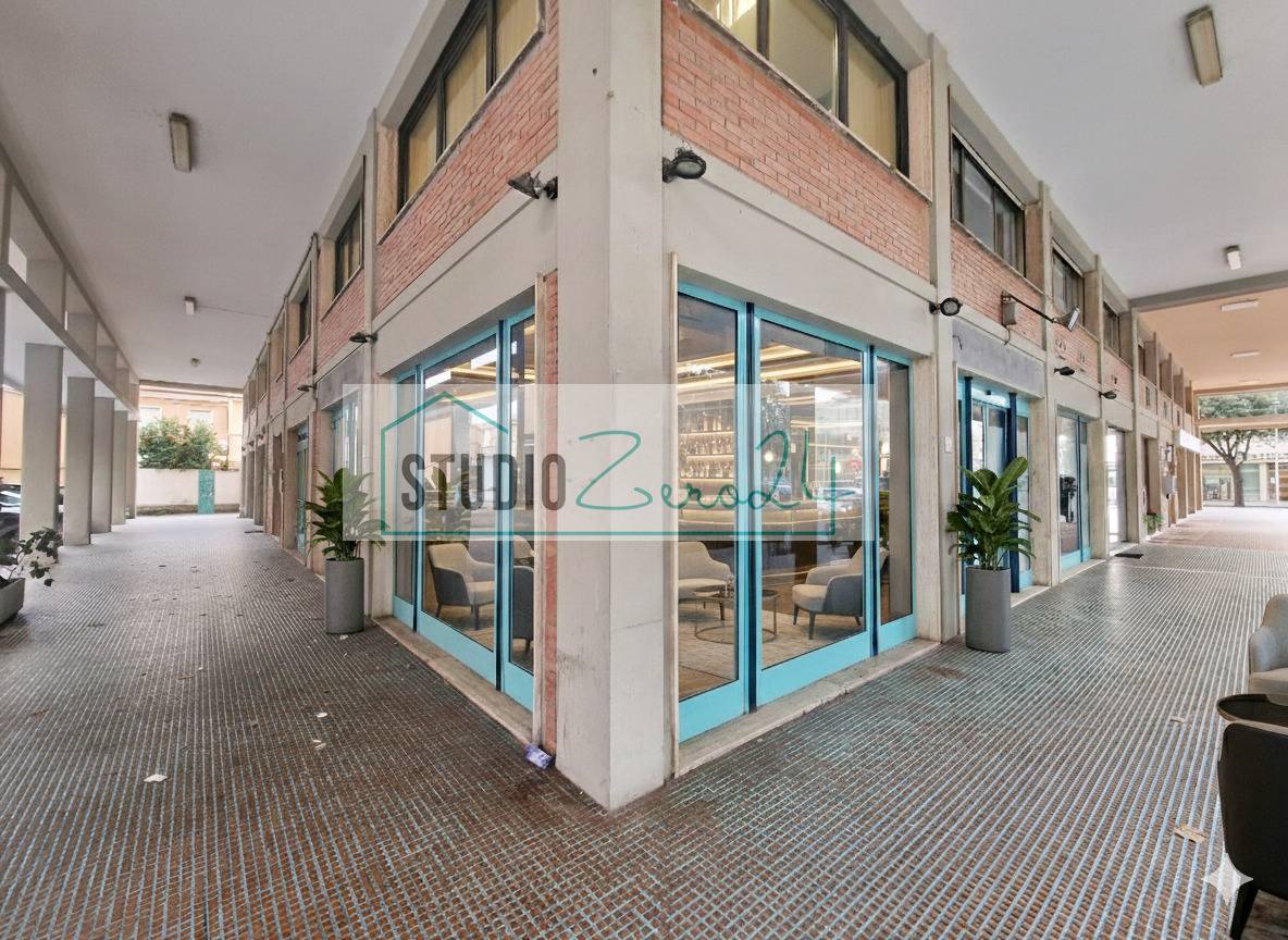 Locale commerciale in vendita a Camaiore, Lido di Camaiore