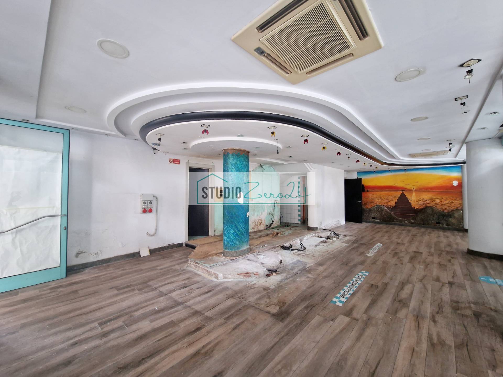 Locale commerciale in vendita a Camaiore, Lido di Camaiore