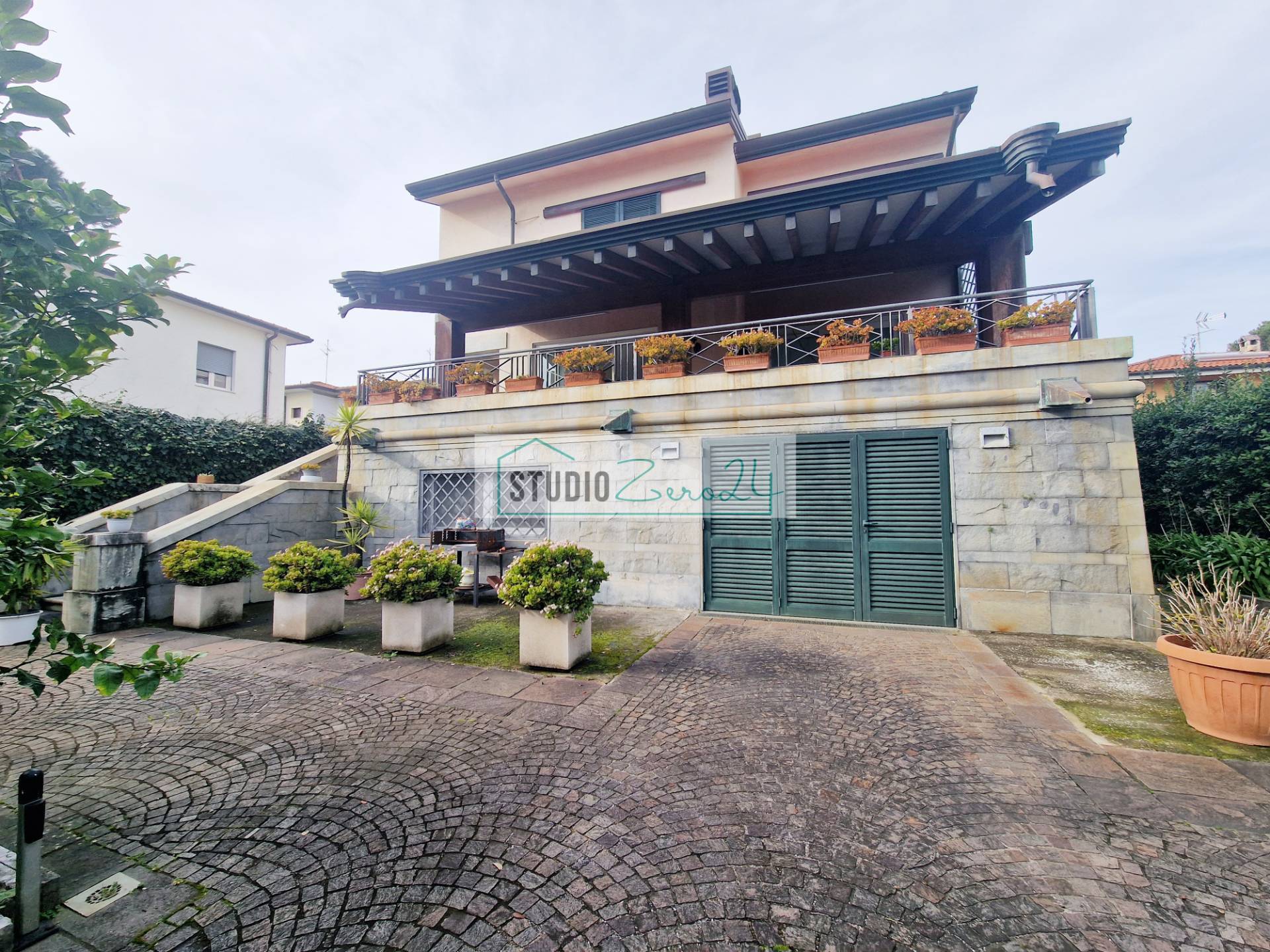 Villa in vendita a Camaiore, Lido di Camaiore