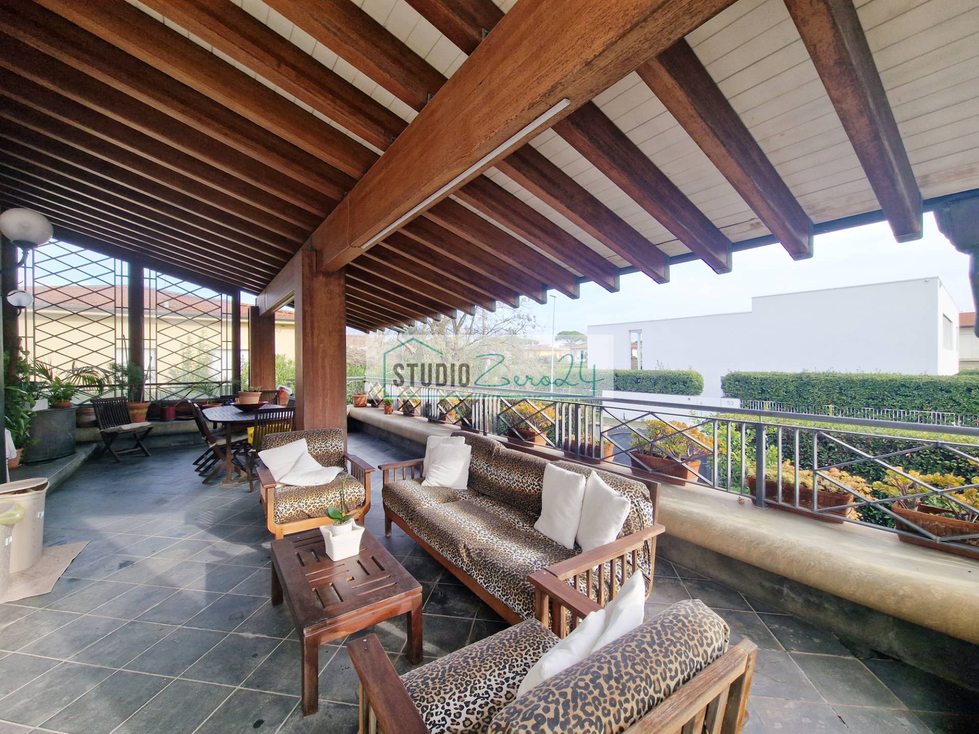 Villa in vendita a Camaiore, Lido di Camaiore