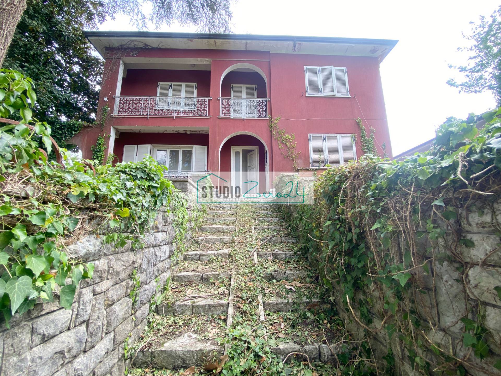 Villa in vendita a Camaiore, Fondi