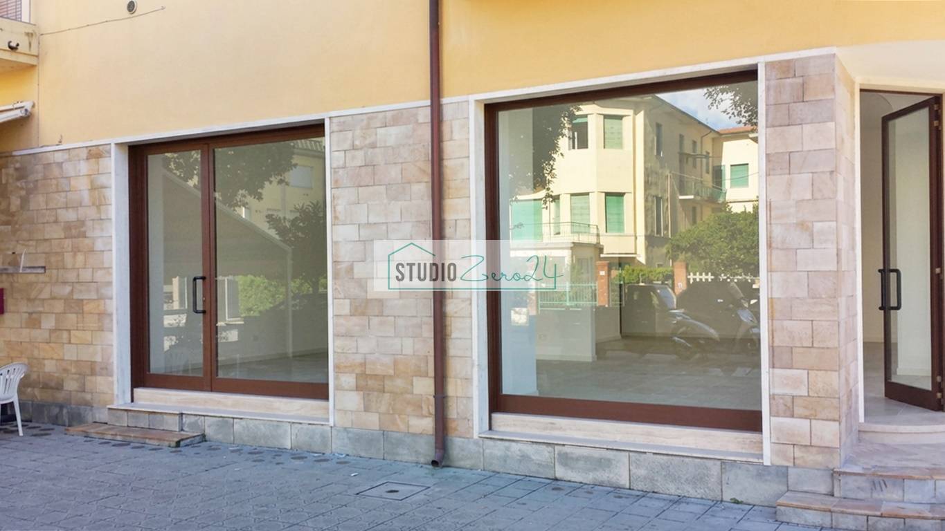 Locale commerciale in vendita a Camaiore, Lido di Camaiore
