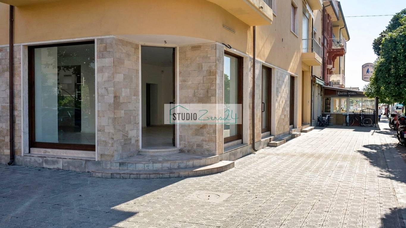 Locale commerciale in vendita a Camaiore, Lido di Camaiore