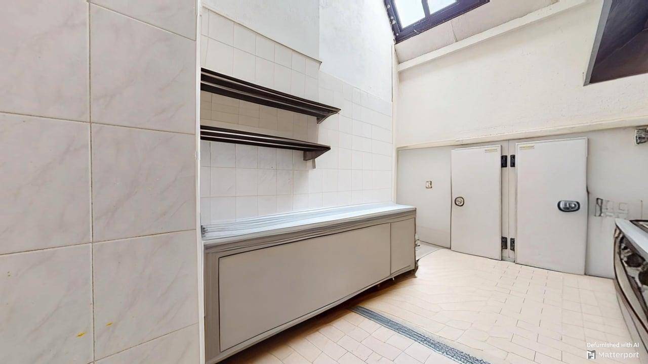 NEGOZIO - LOCALE COMMERCIALE in vendita a Milano