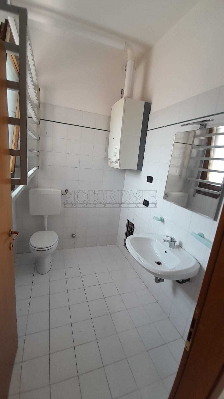 Locale commerciale in affitto a Mestrino