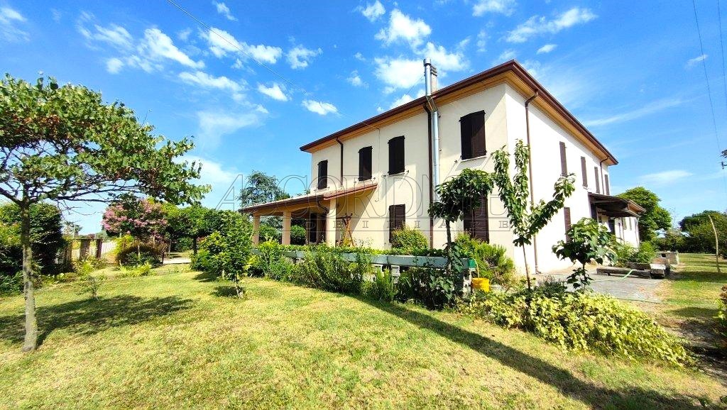 Casa indipendente con giardino in via croce 796, Salara