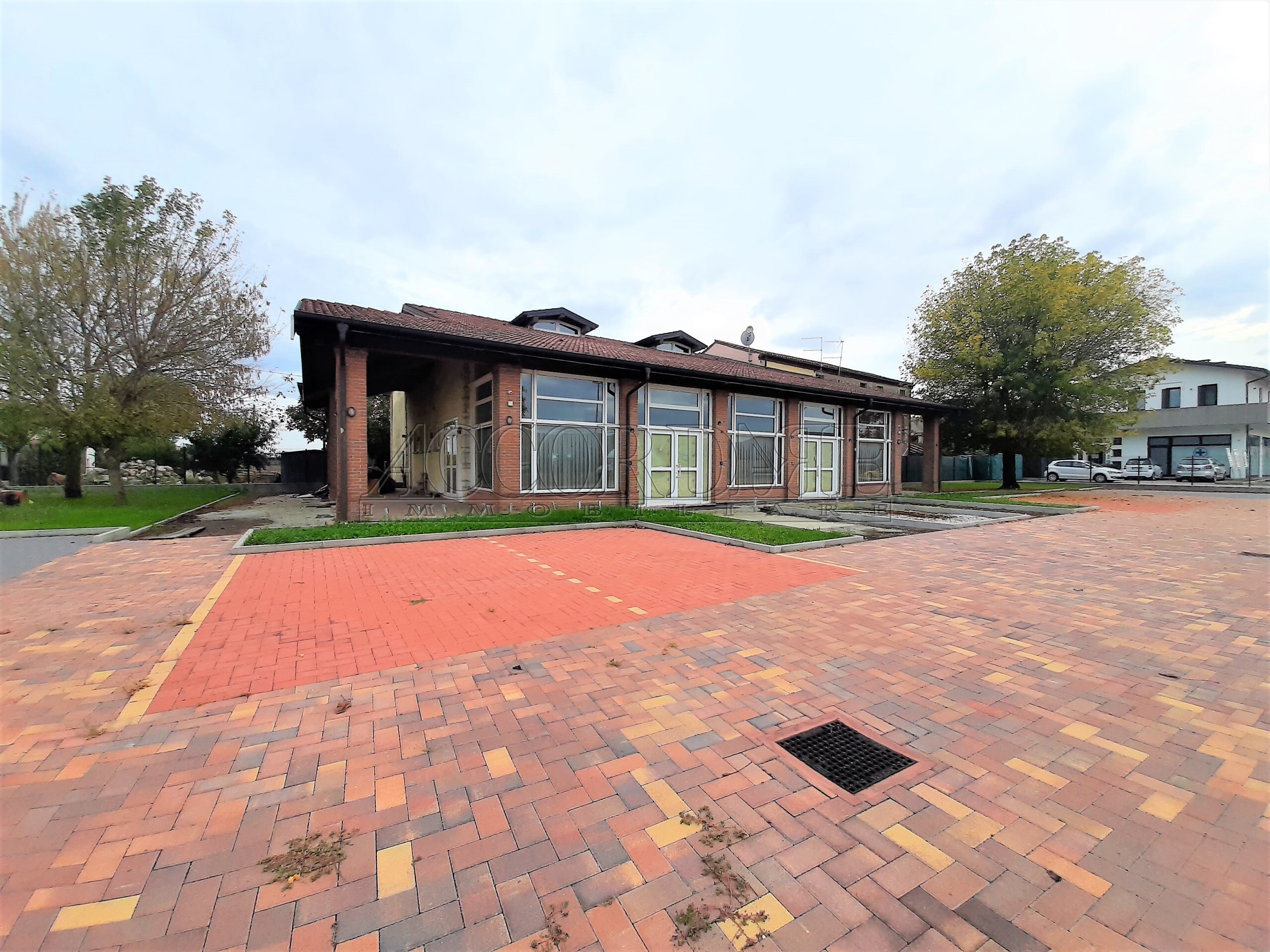 Locale commerciale in vendita a Villaga