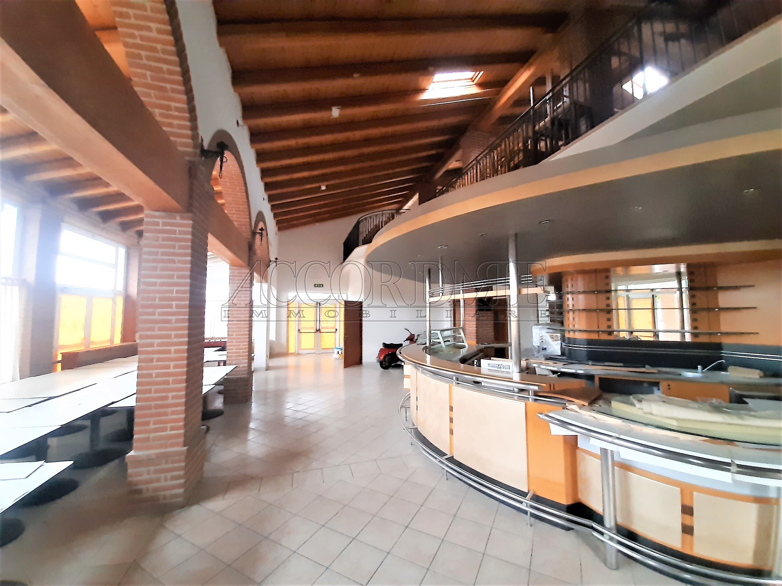 Locale commerciale in vendita a Villaga