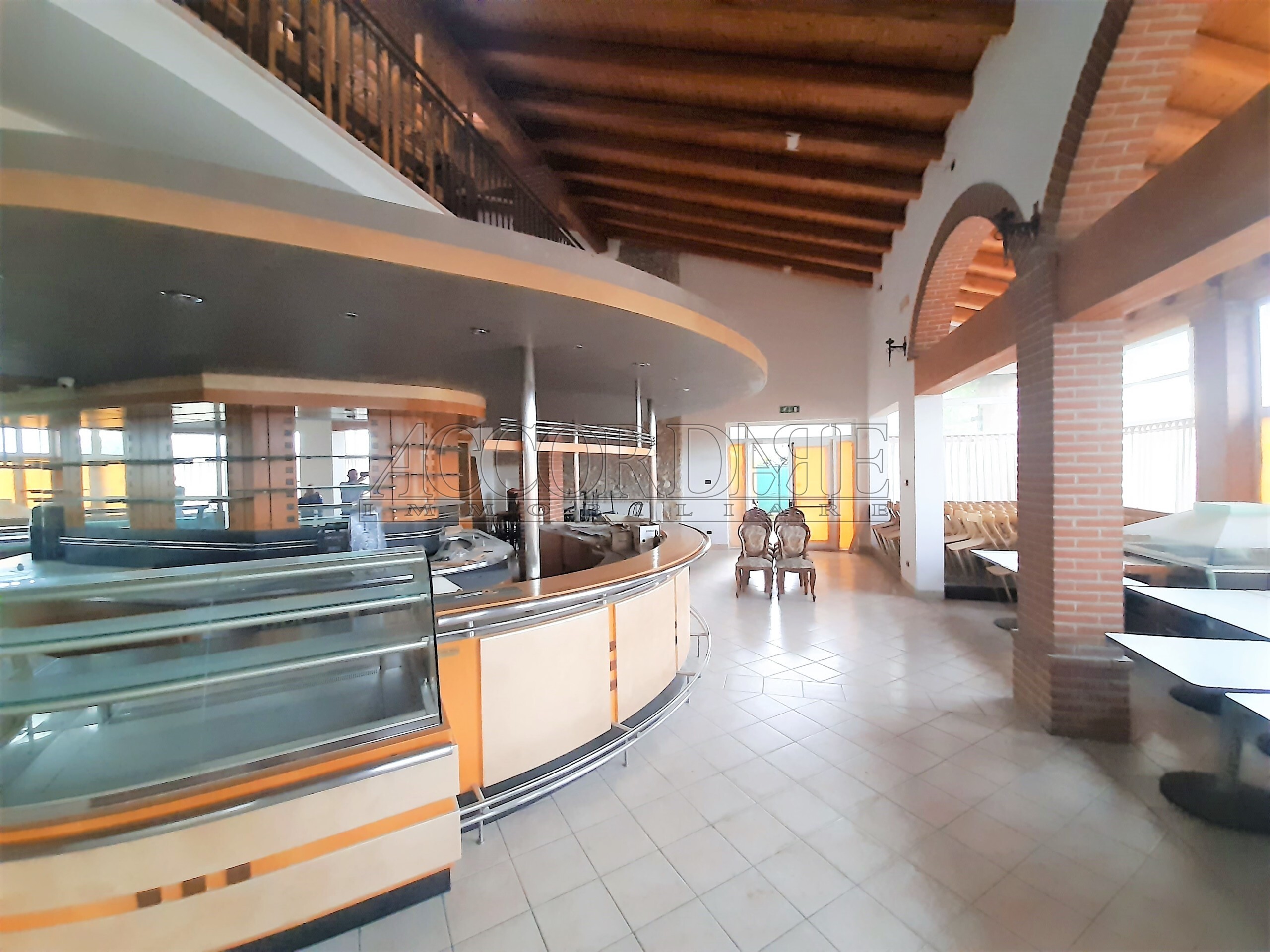 Locale commerciale in vendita a Villaga