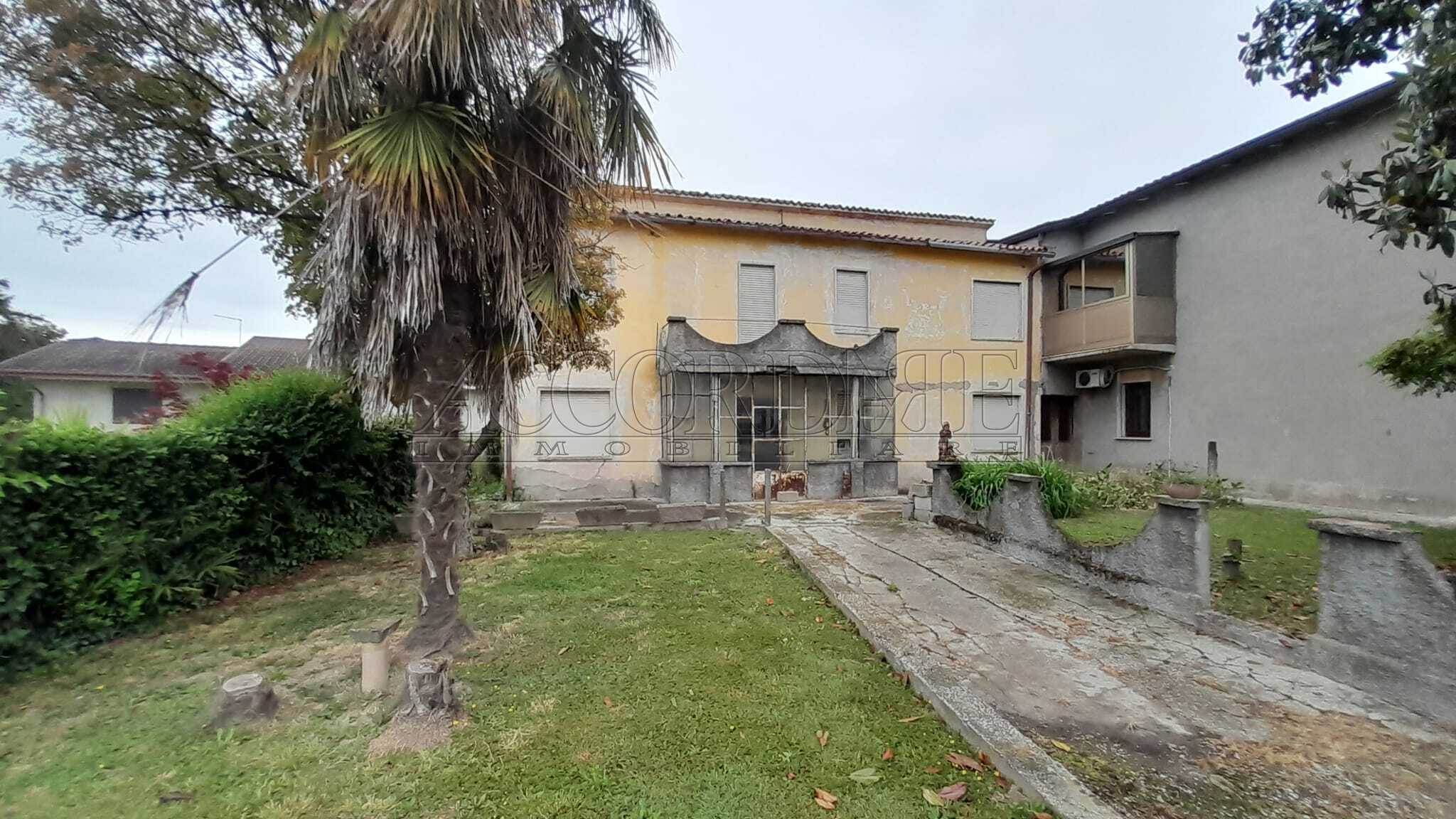 Casa indipendente da ristrutturare in via gomiero 10, Piazzola sul Brenta