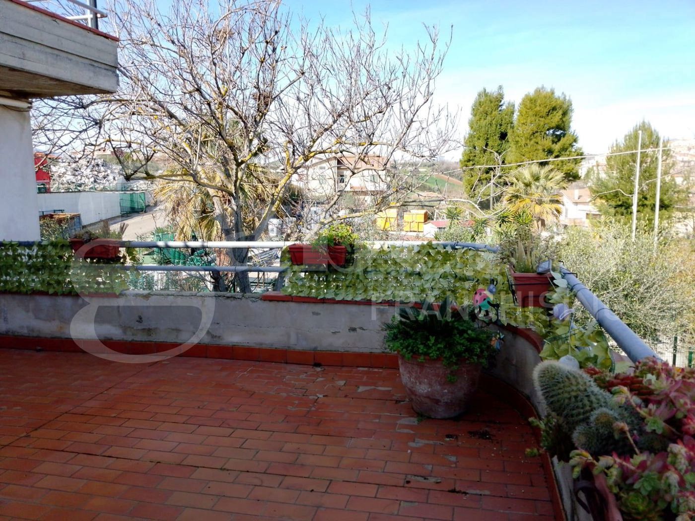 Villa con giardino a Corropoli