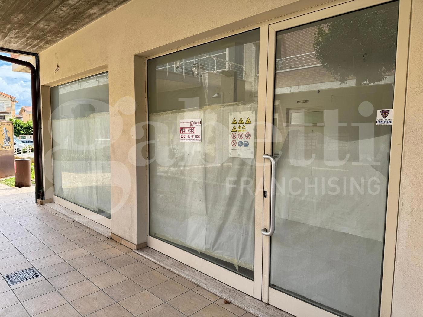 Negozio in vendita a Pineto