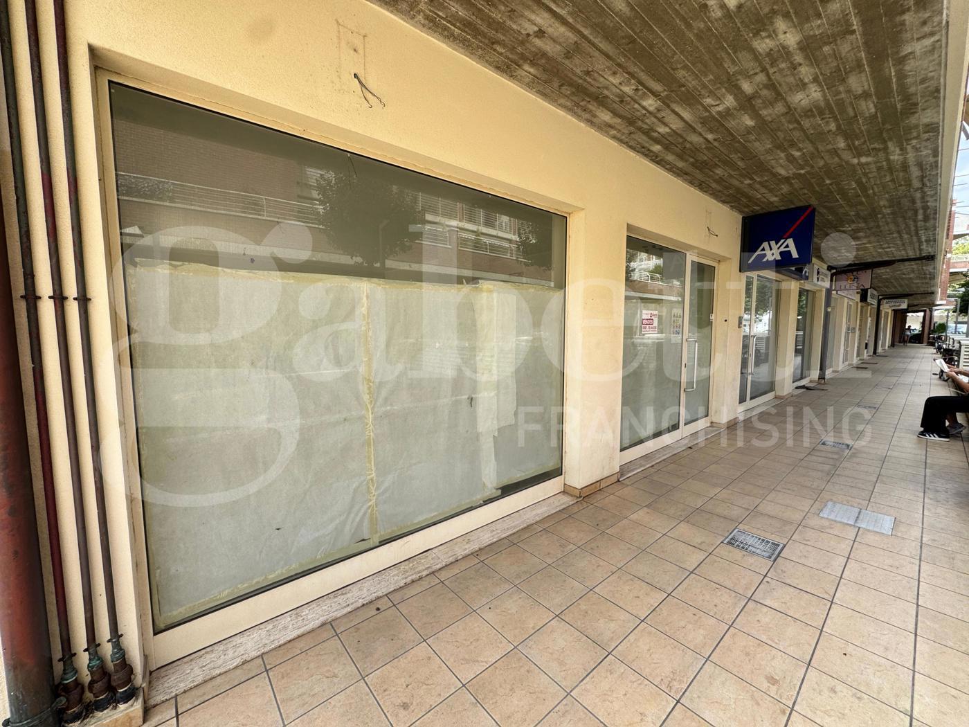 Negozio in vendita a Pineto