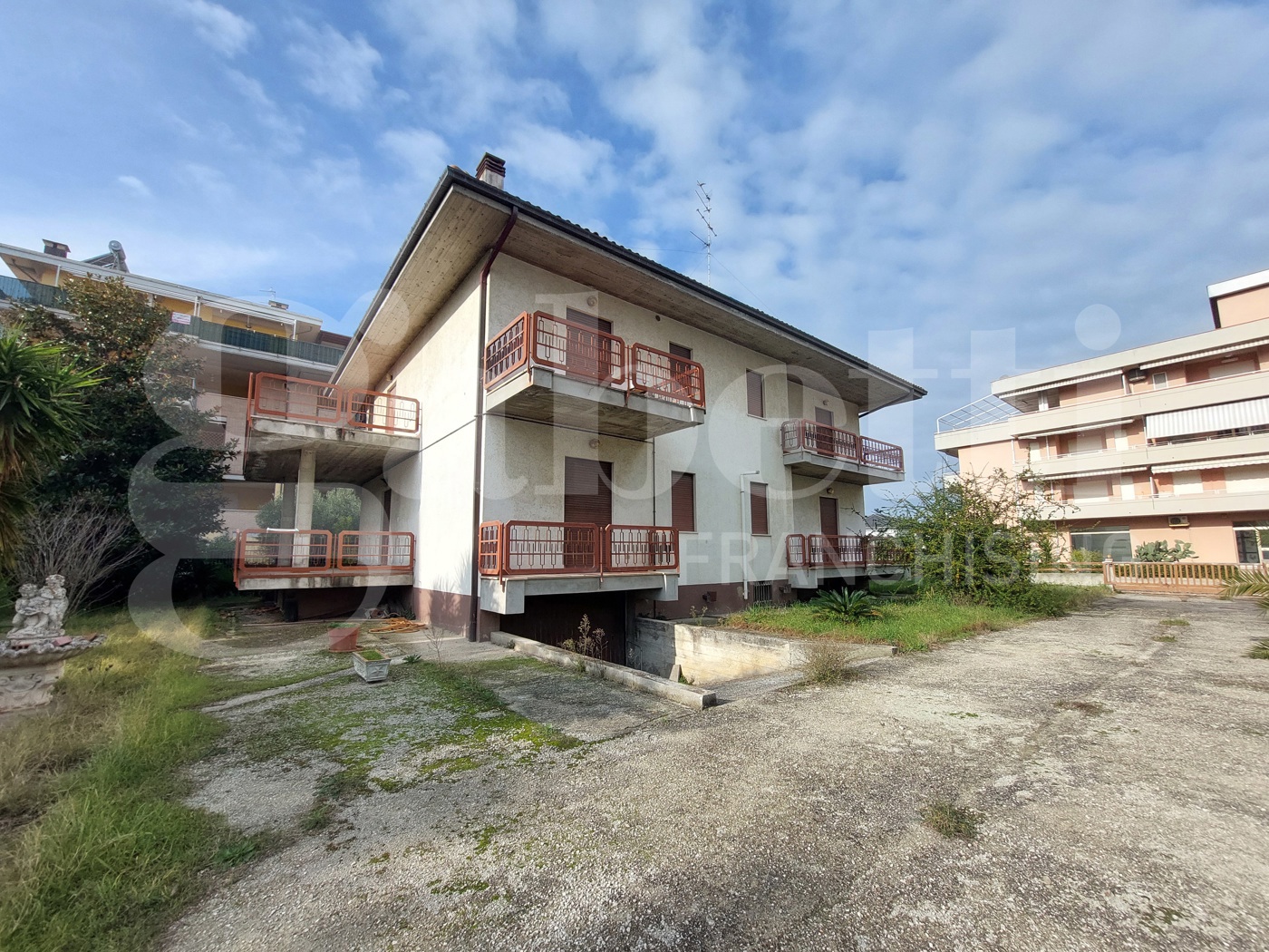 Villa con giardino a Martinsicuro