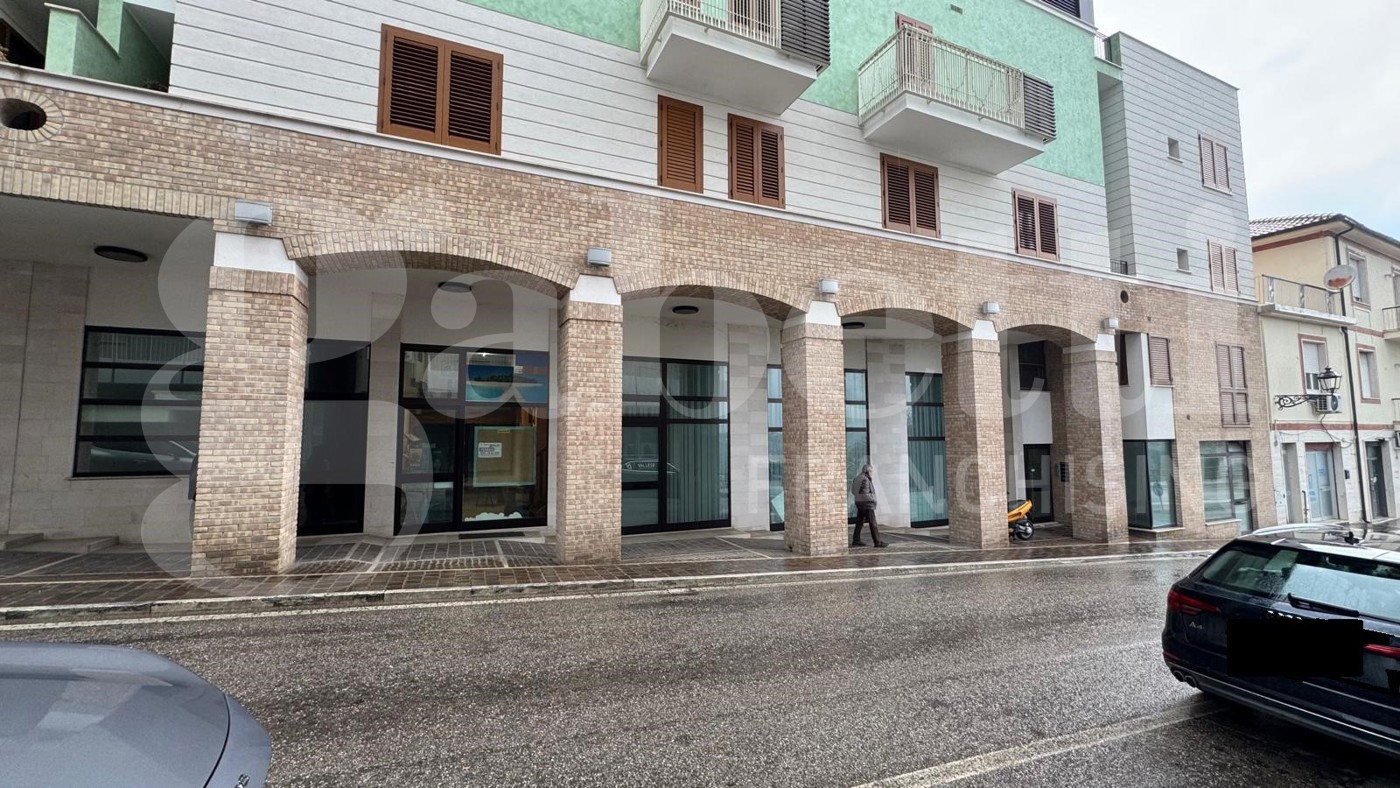 Negozio in vendita a Mosciano Sant'Angelo