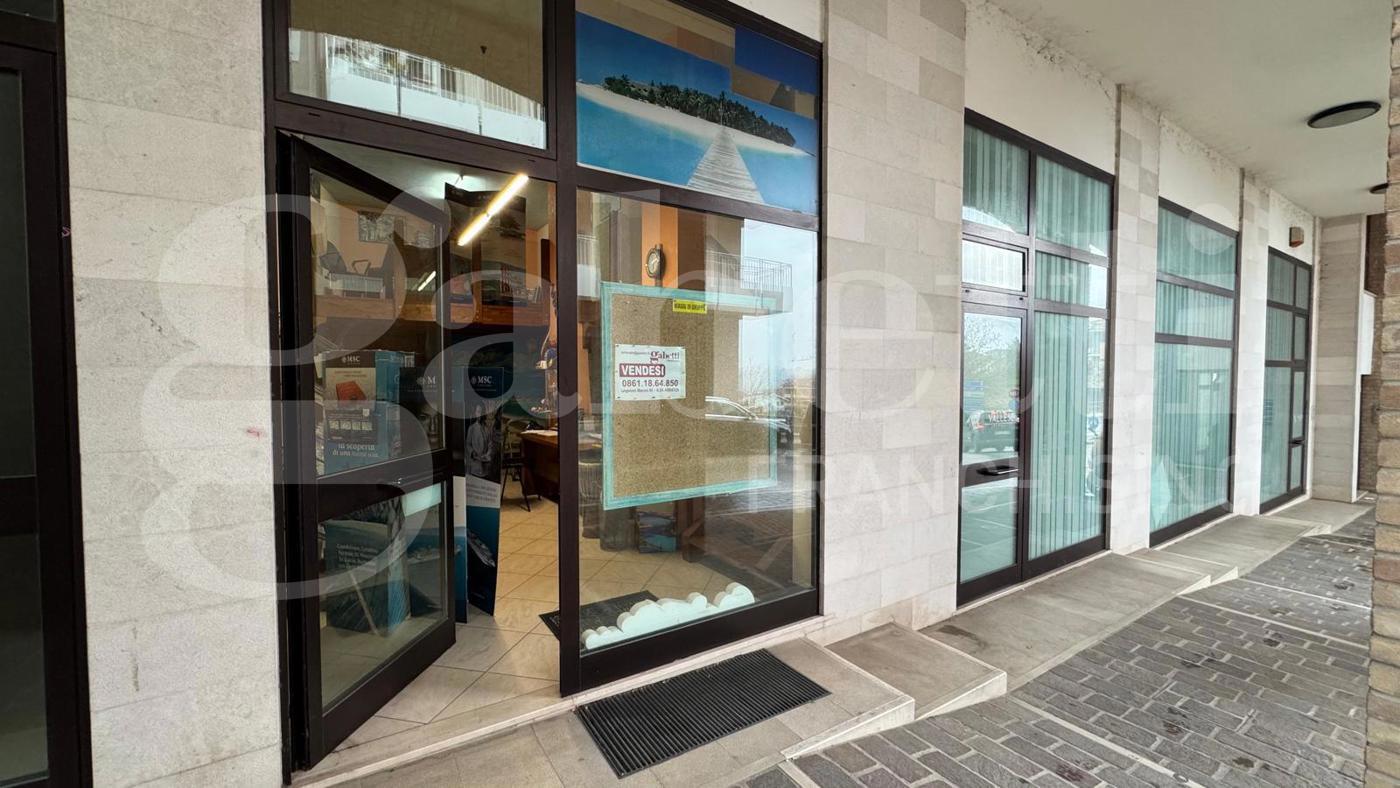 Negozio in vendita a Mosciano Sant'Angelo