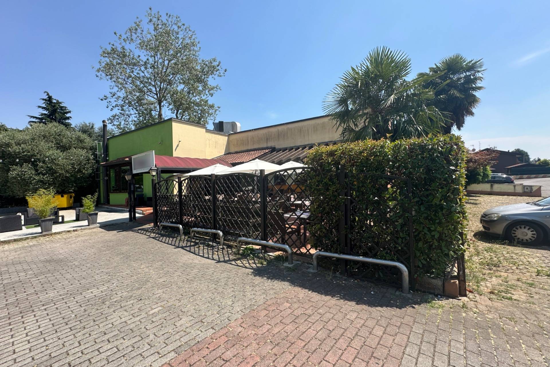 Locale commerciale in vendita a Casatenovo