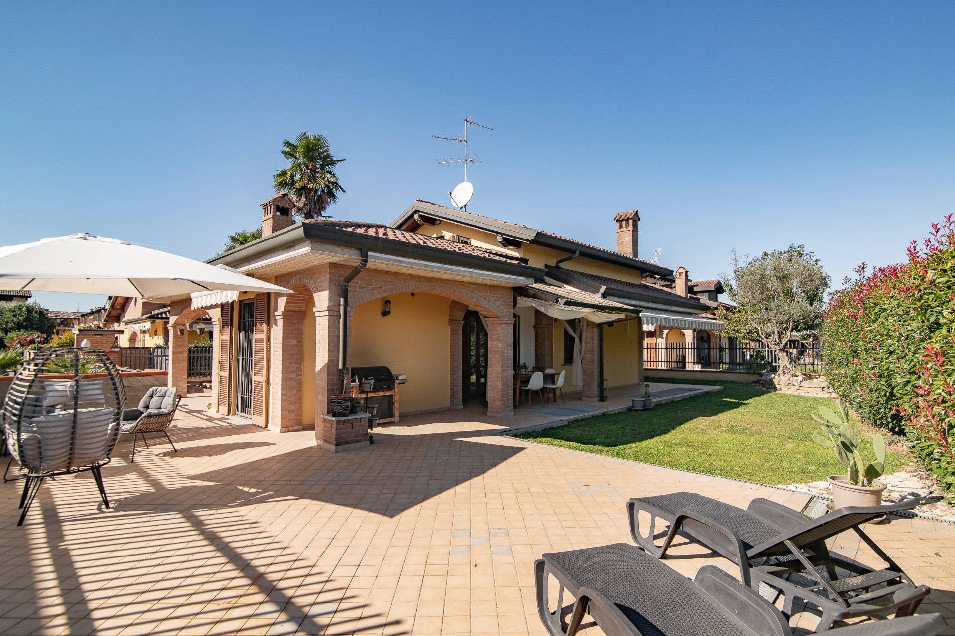 Villa in vendita a Roncello