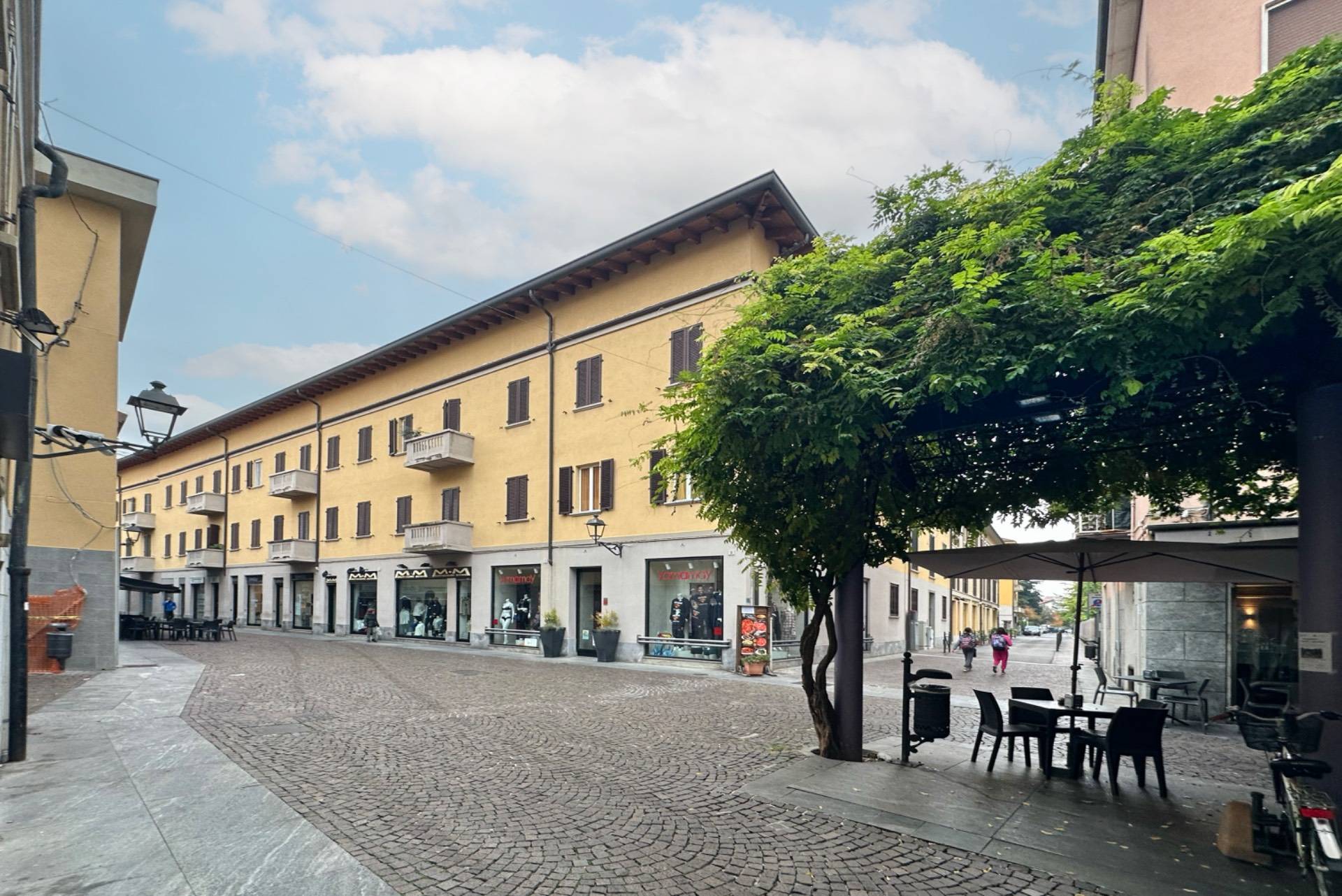 Attivit commerciale in vendita a Cologno Monzese