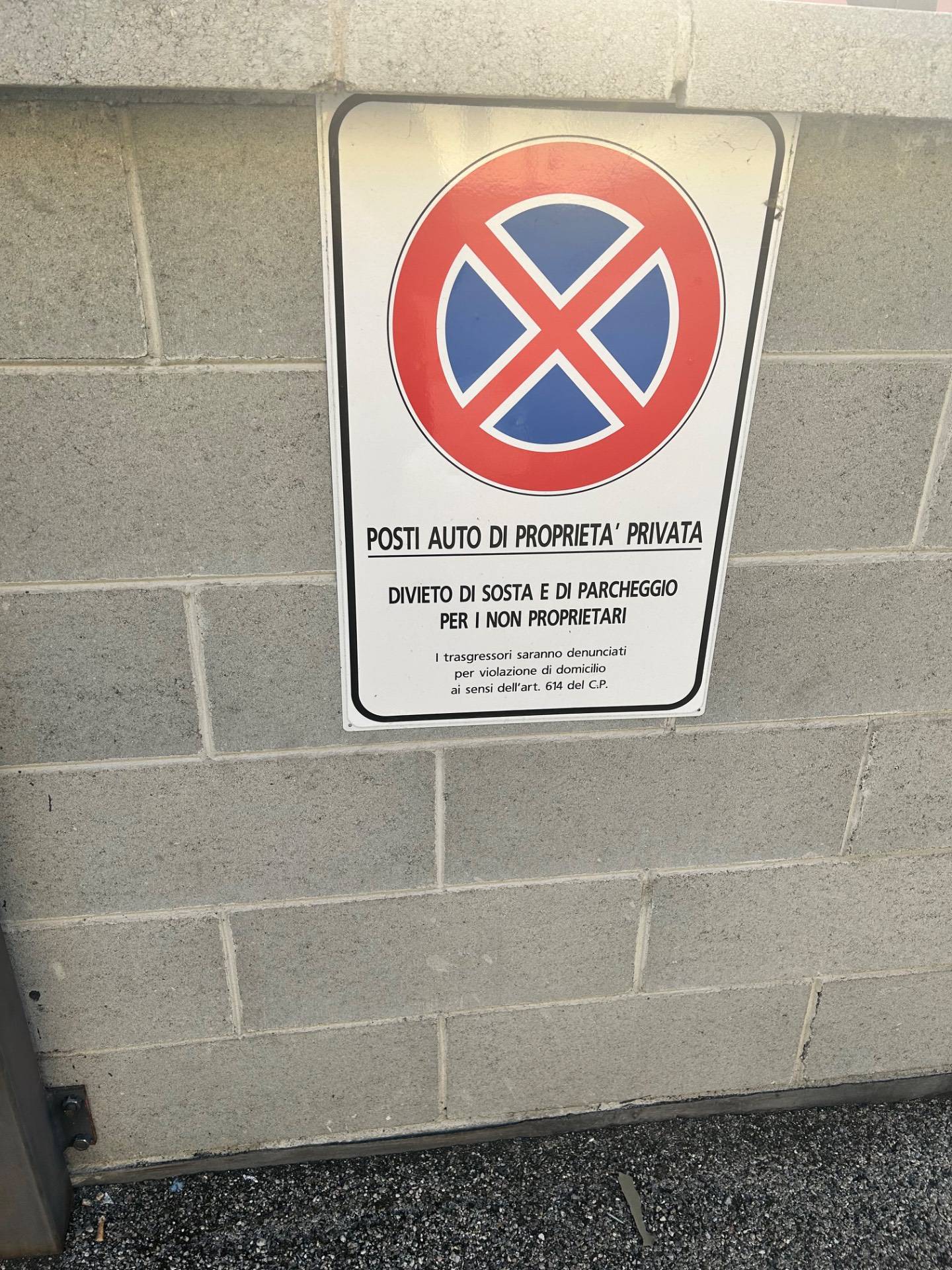 Posto auto scoperto in vendita a Muggi