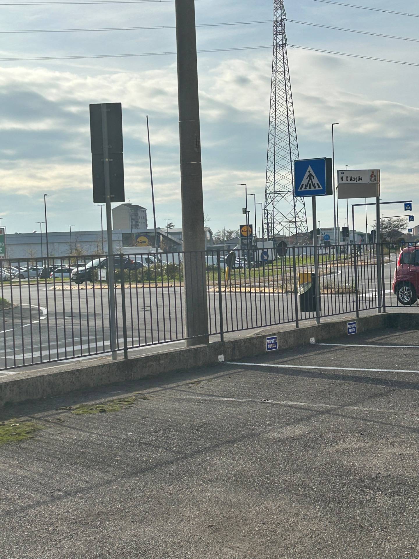 Posto auto scoperto in vendita a Muggi