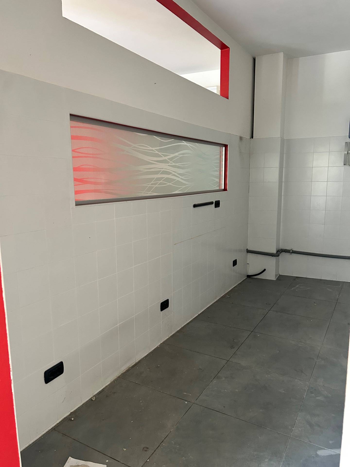 Locale commerciale in affitto a Parabiago