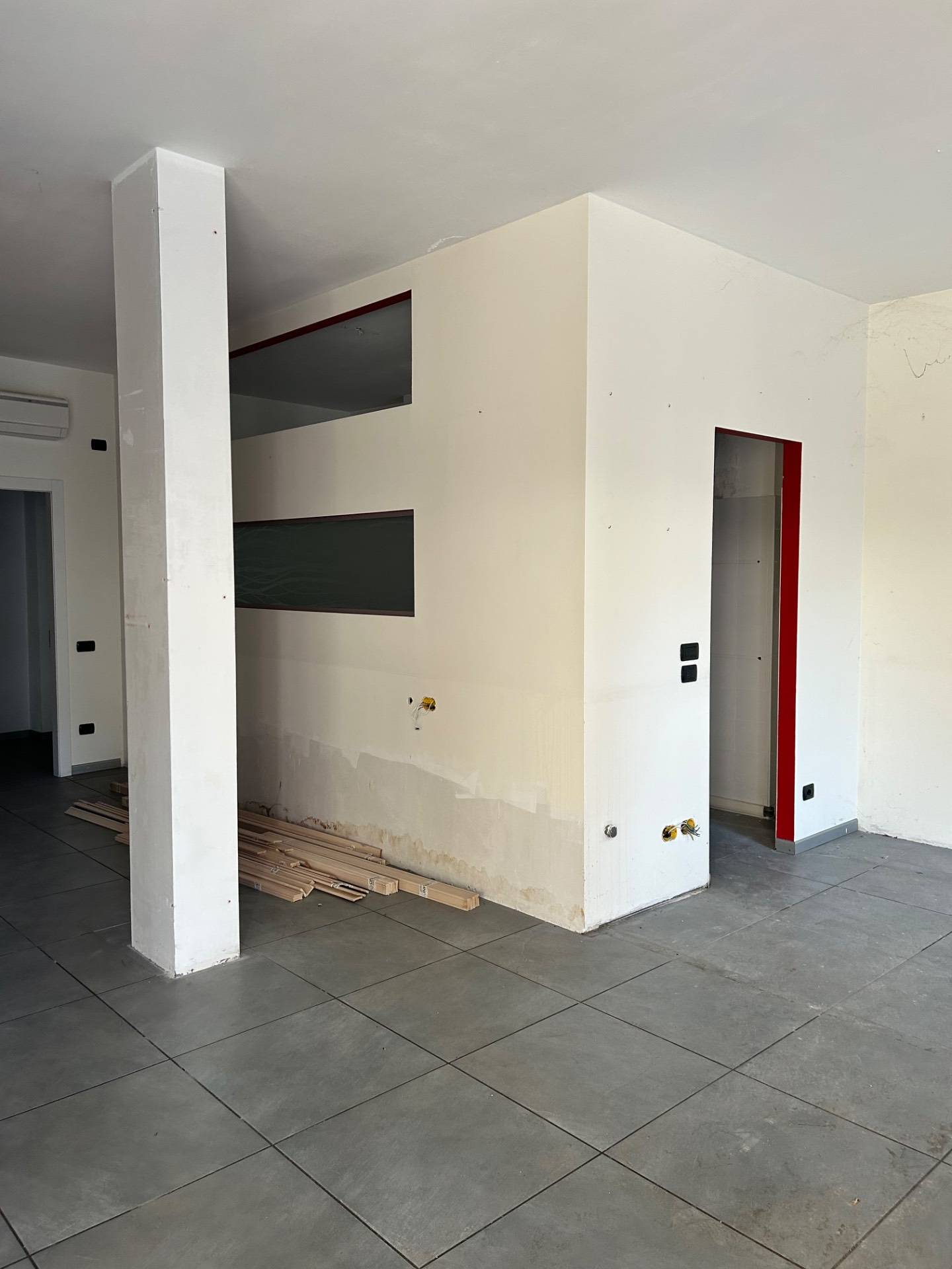 Locale commerciale in affitto a Parabiago