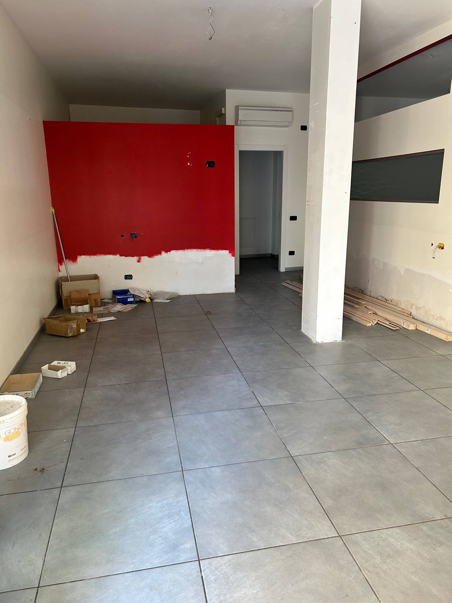 Locale commerciale in affitto a Parabiago